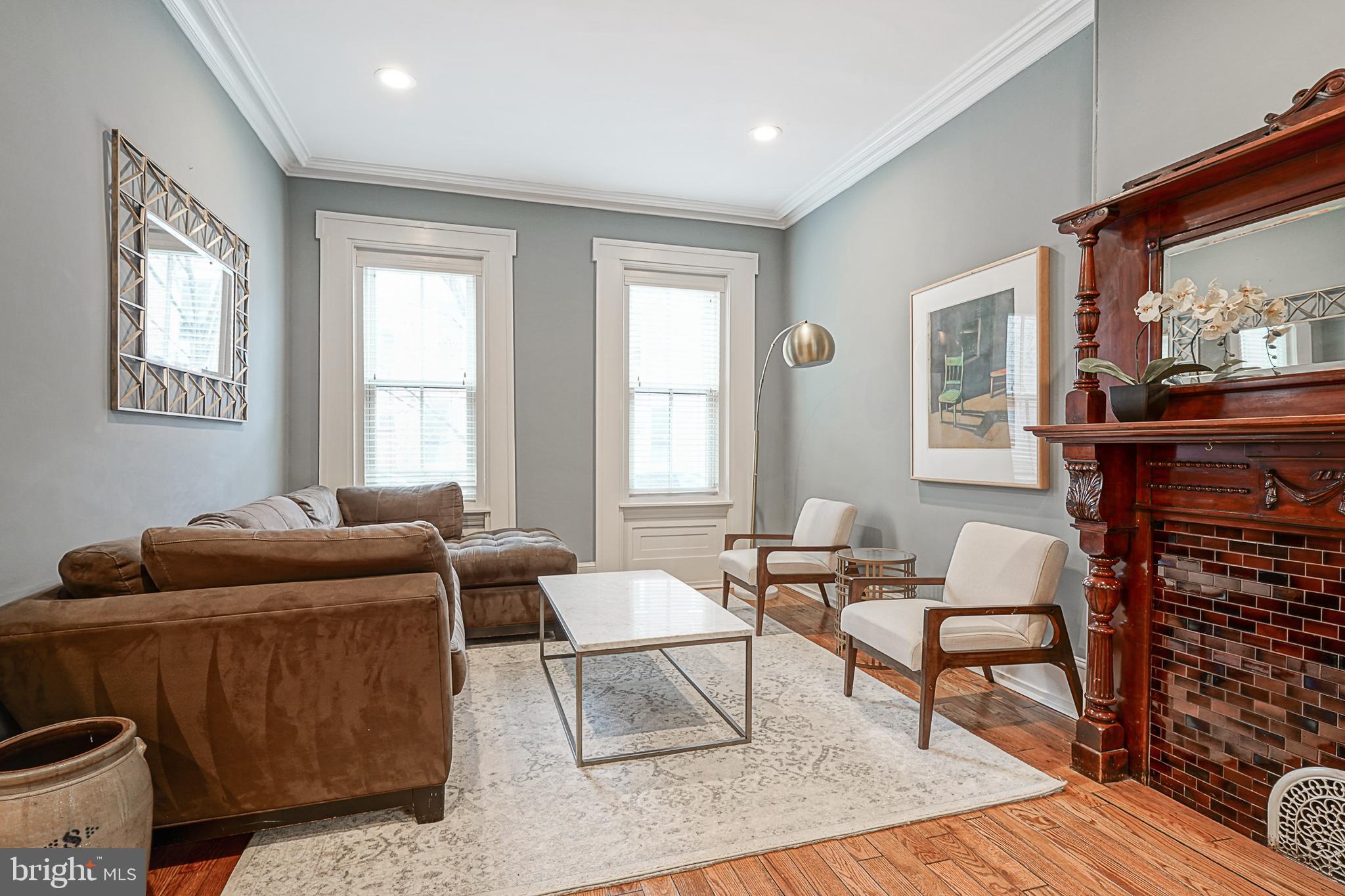 LOGAN SQUARE - Residential