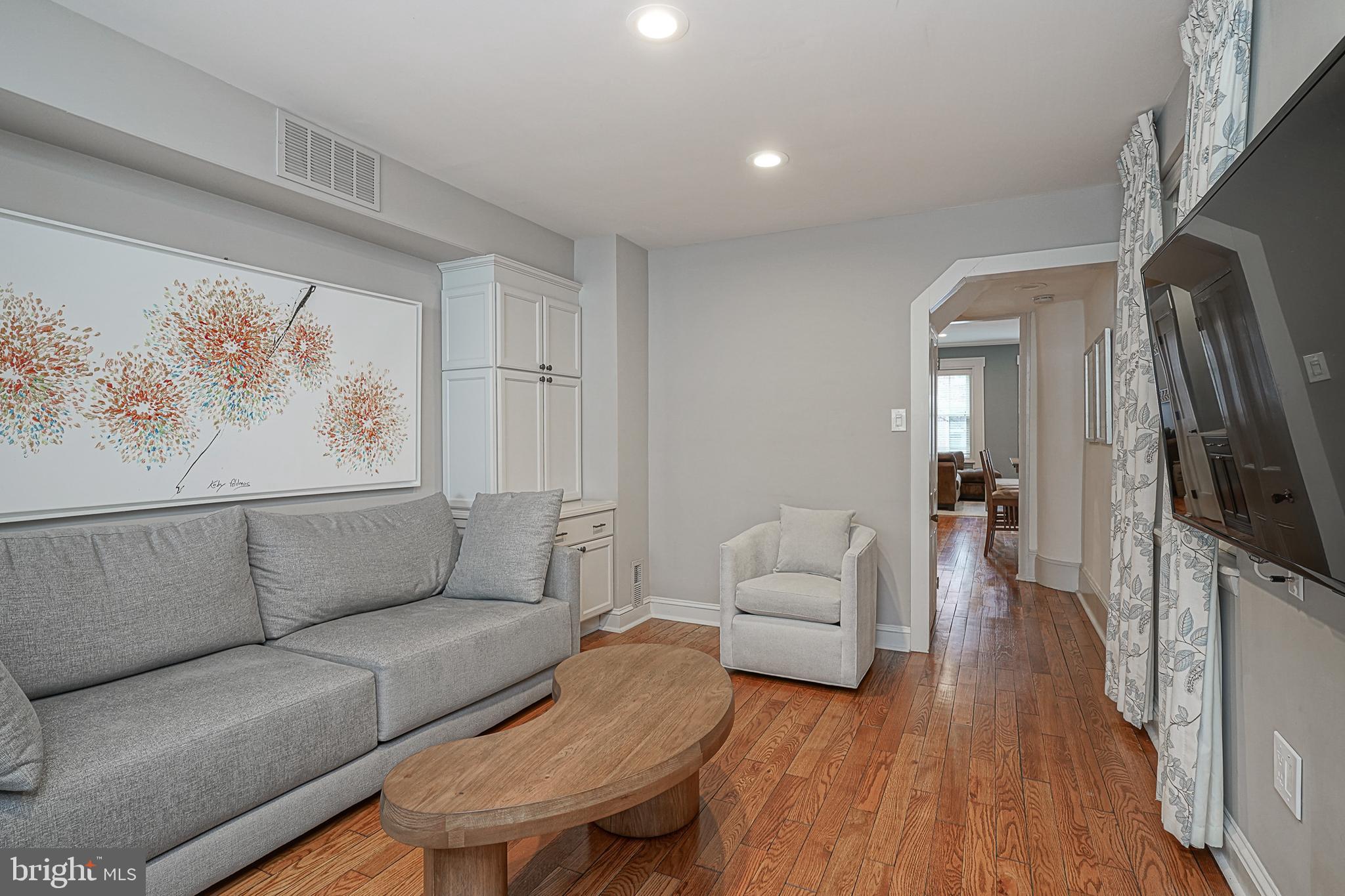 LOGAN SQUARE - Residential