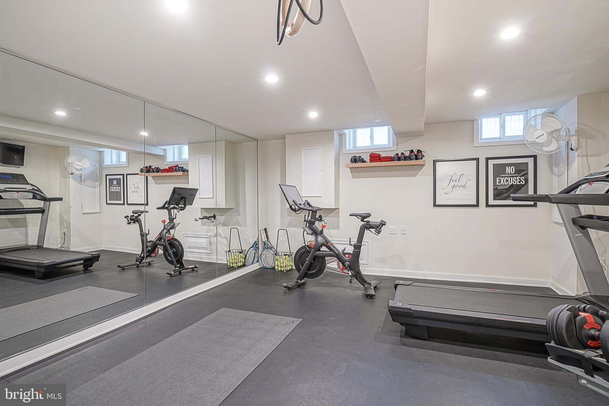 LOGAN SQUARE - Residential