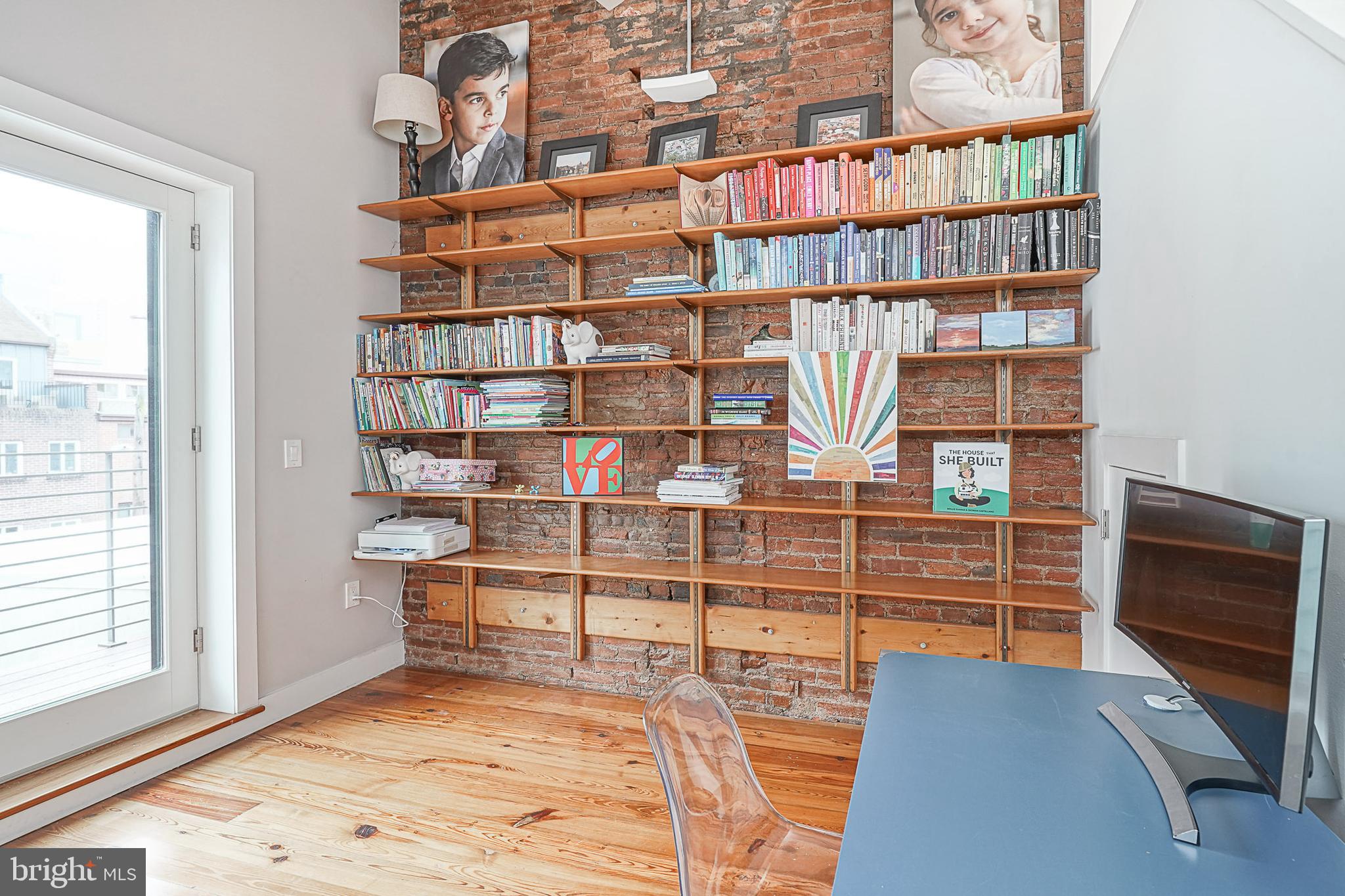 LOGAN SQUARE - Residential