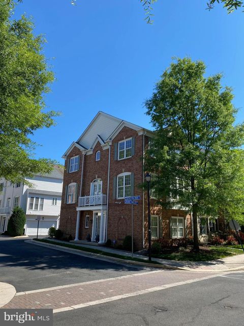 Photo of 5989 Grand Pavilion Way, ALEXANDRIA, VA 22303 (MLS # VAFX2308190)