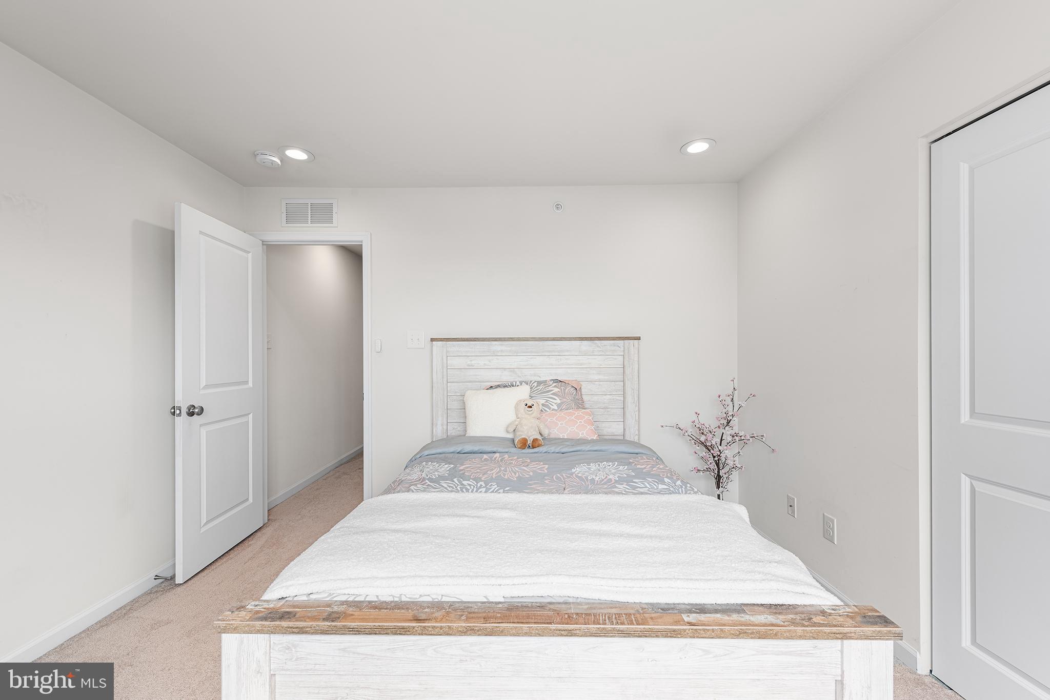 ENCLAVE AT RIDGEWOOD - Residential Lease