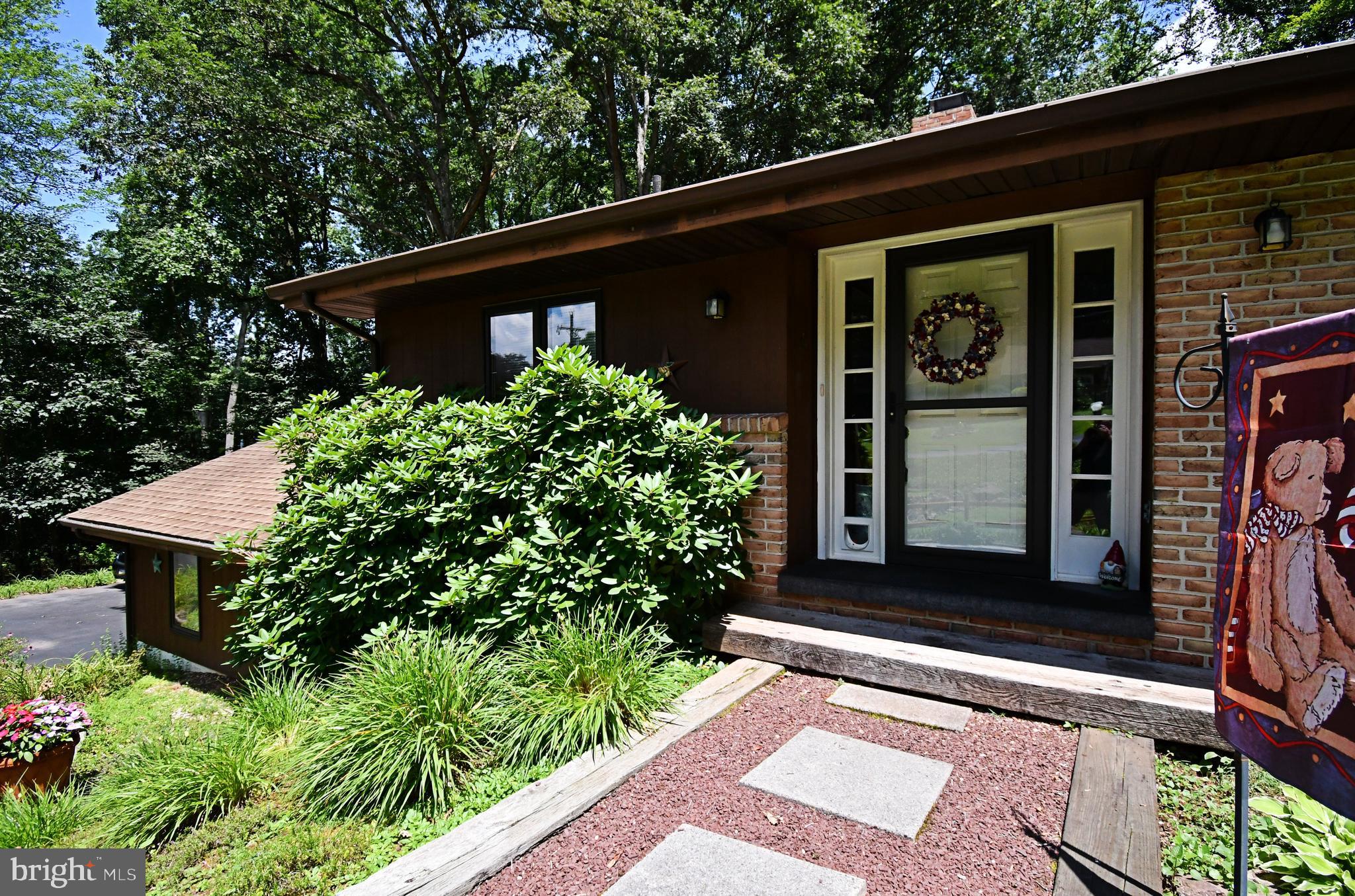 1044 MAPLE GROVE RD