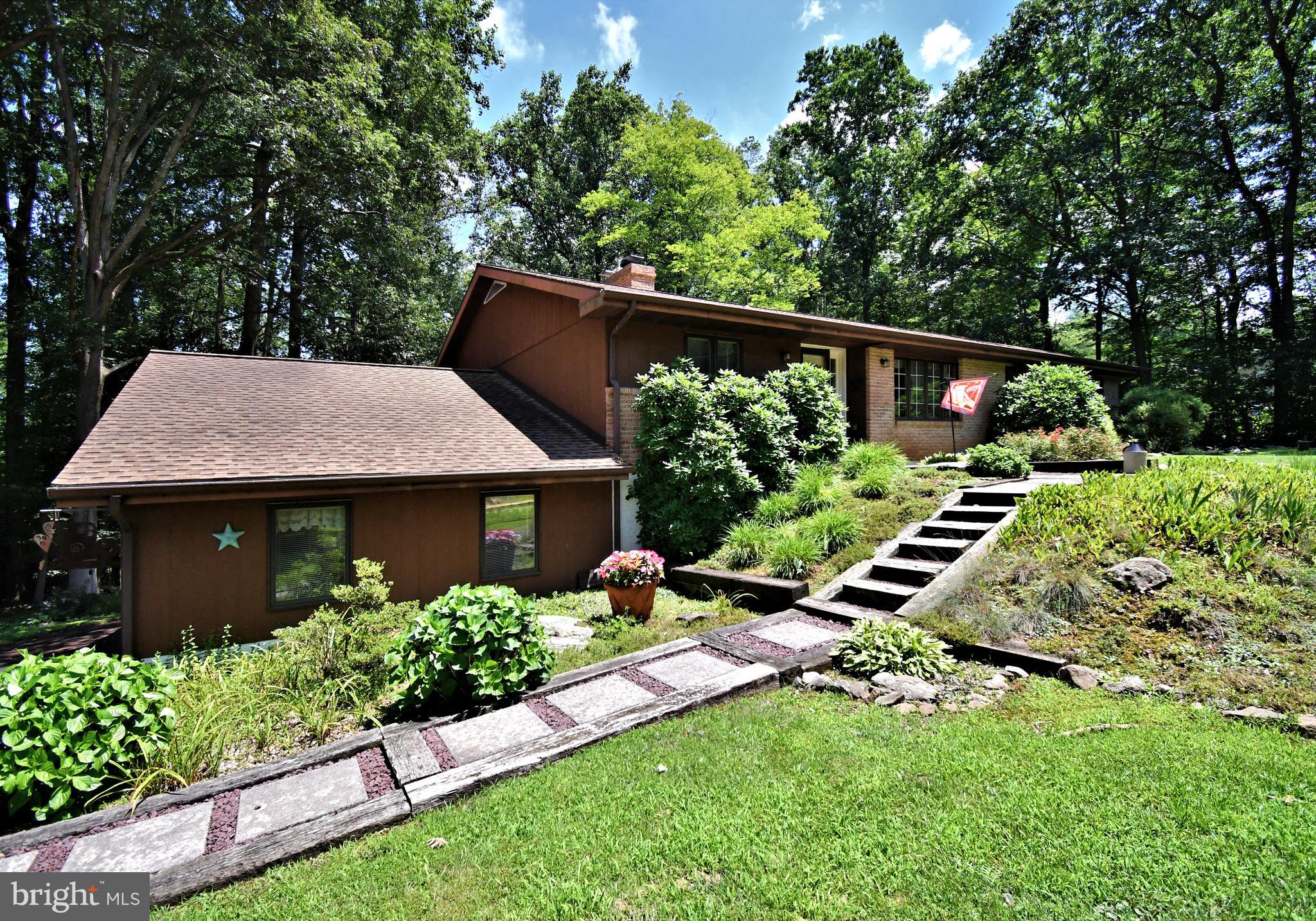 1044 MAPLE GROVE RD