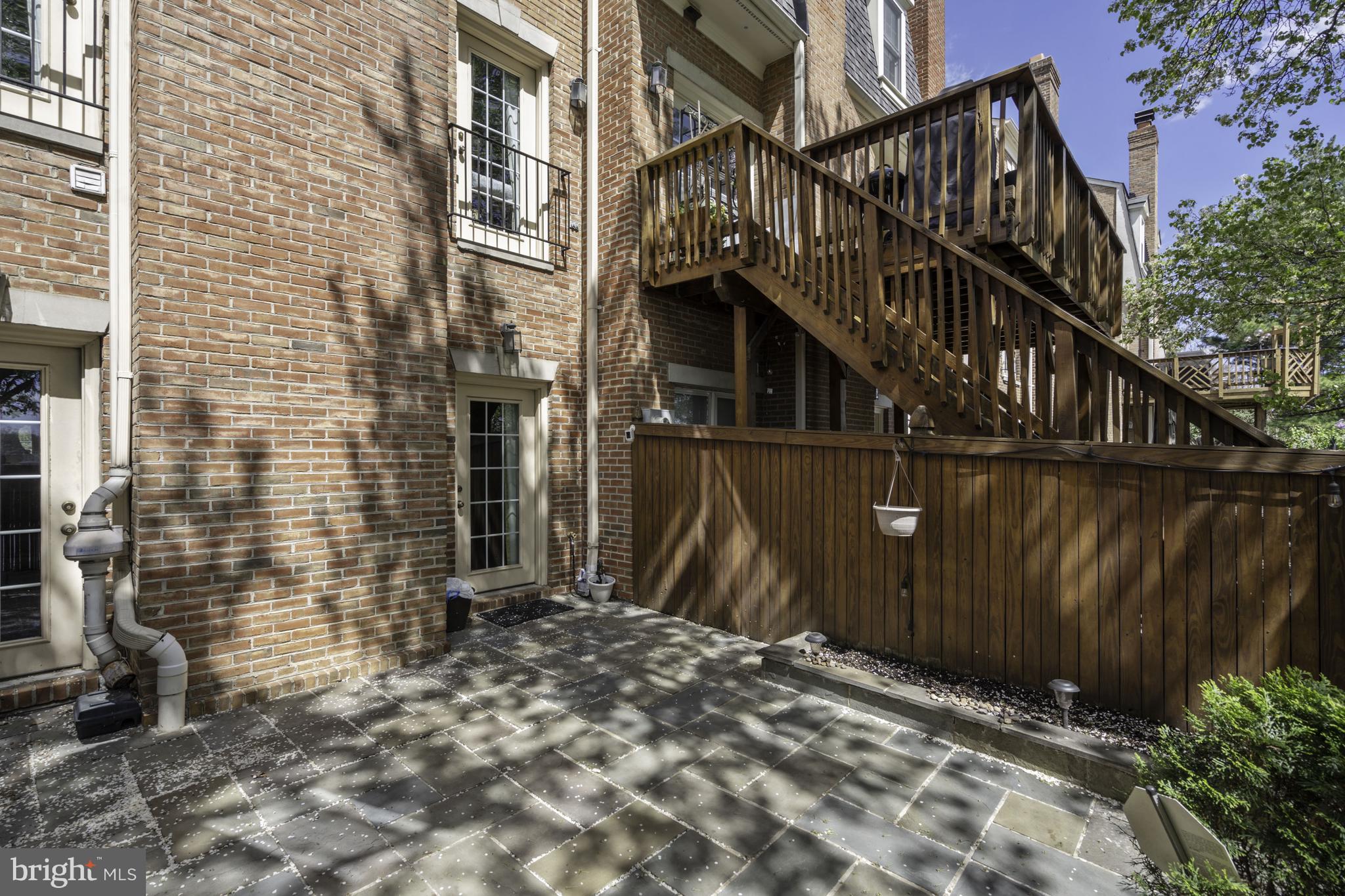 BRIGADOON - Residential Lease