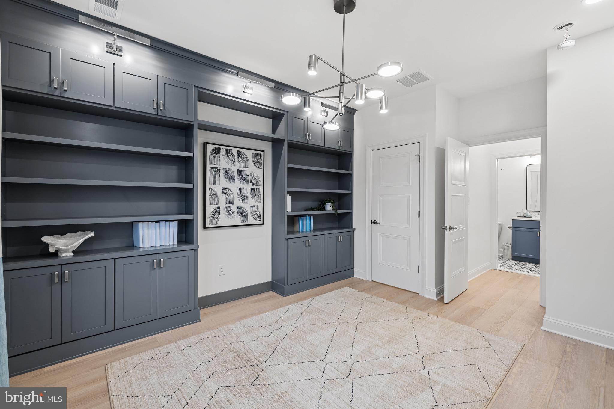 EAST GATE - Residential