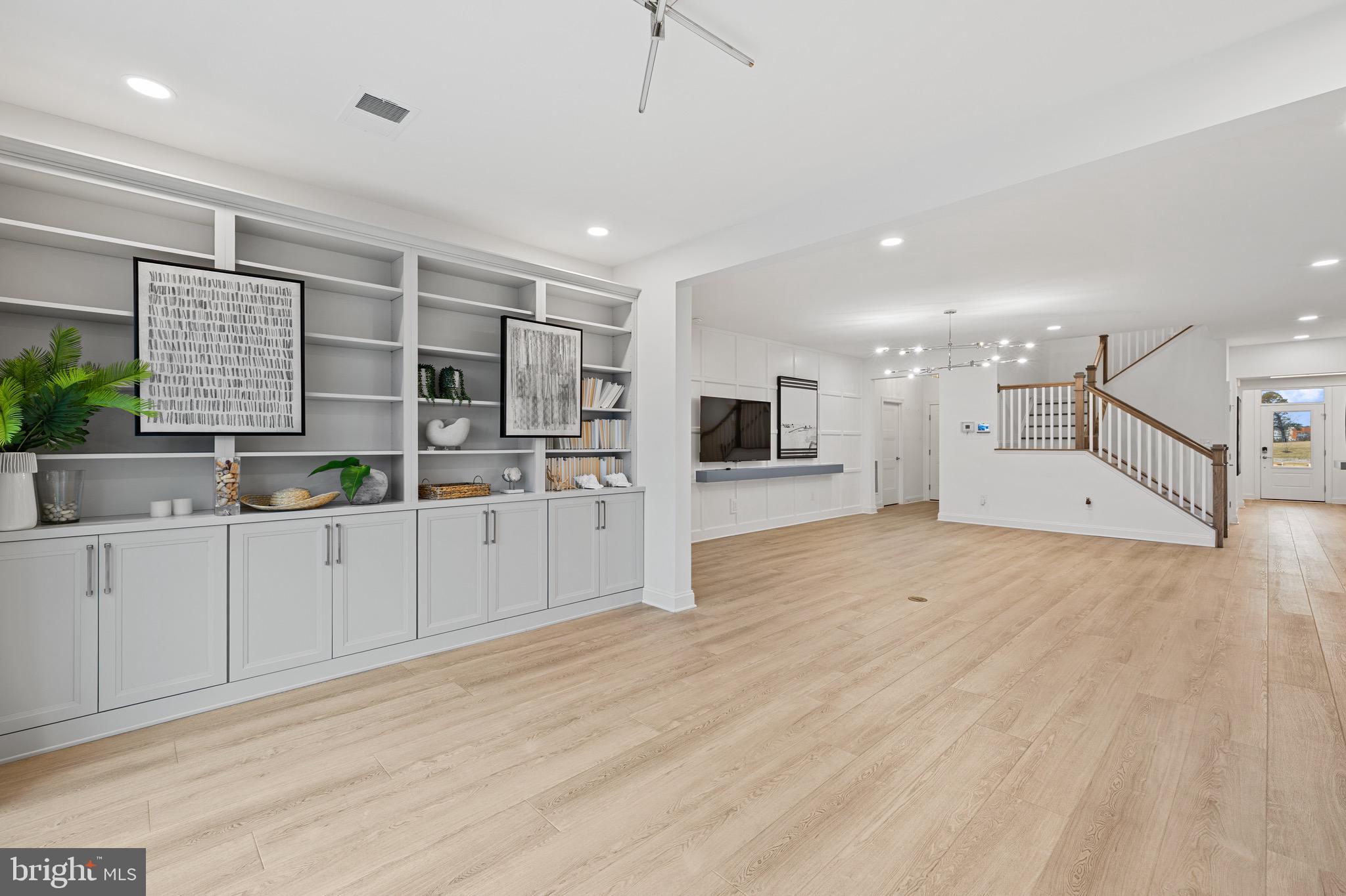 EAST GATE - Residential