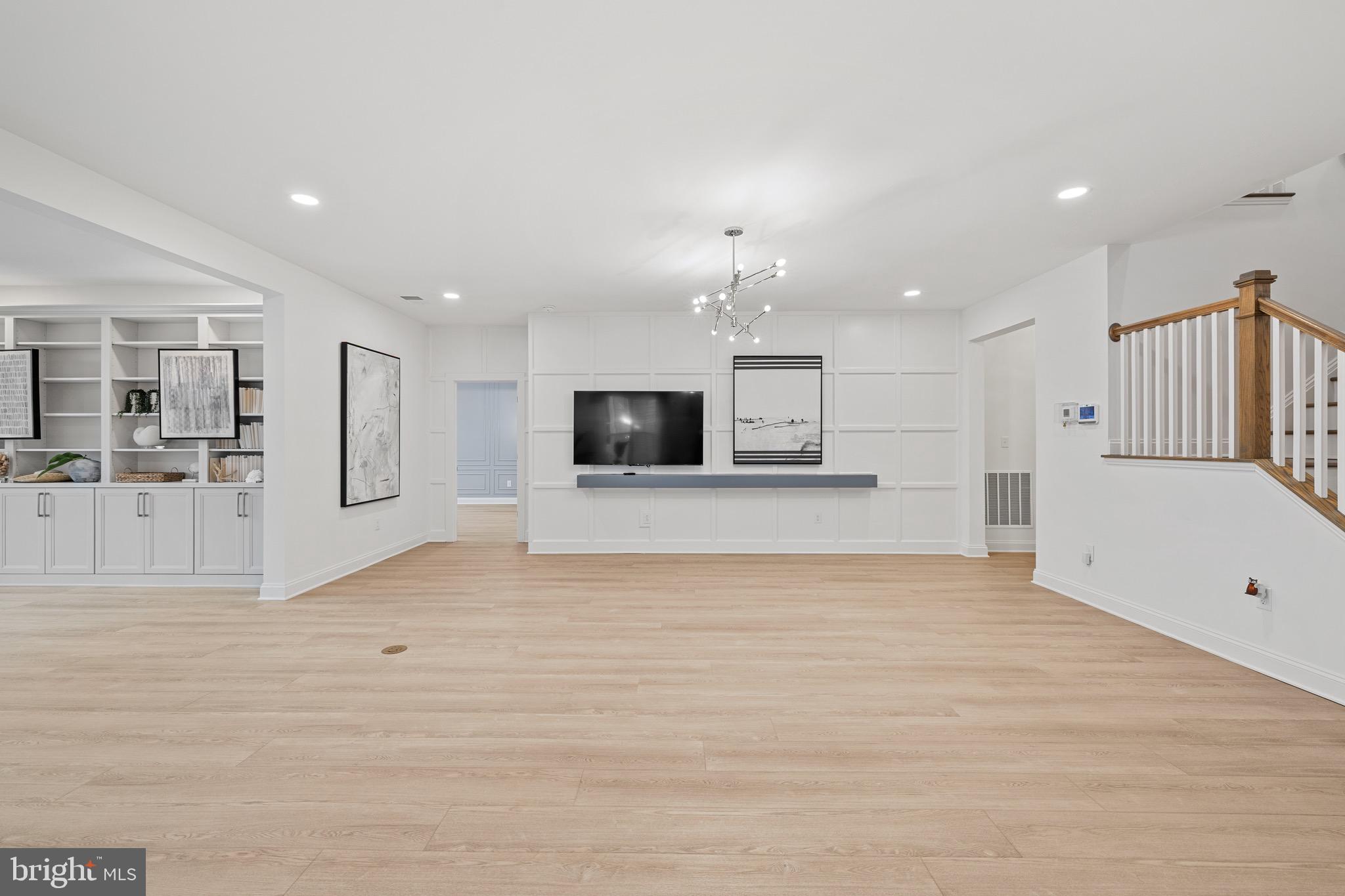 EAST GATE - Residential