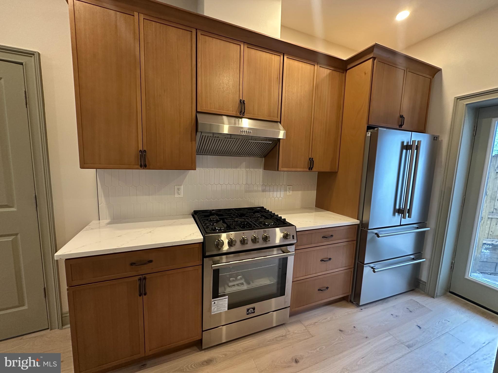 2424 E NORRIS STREET