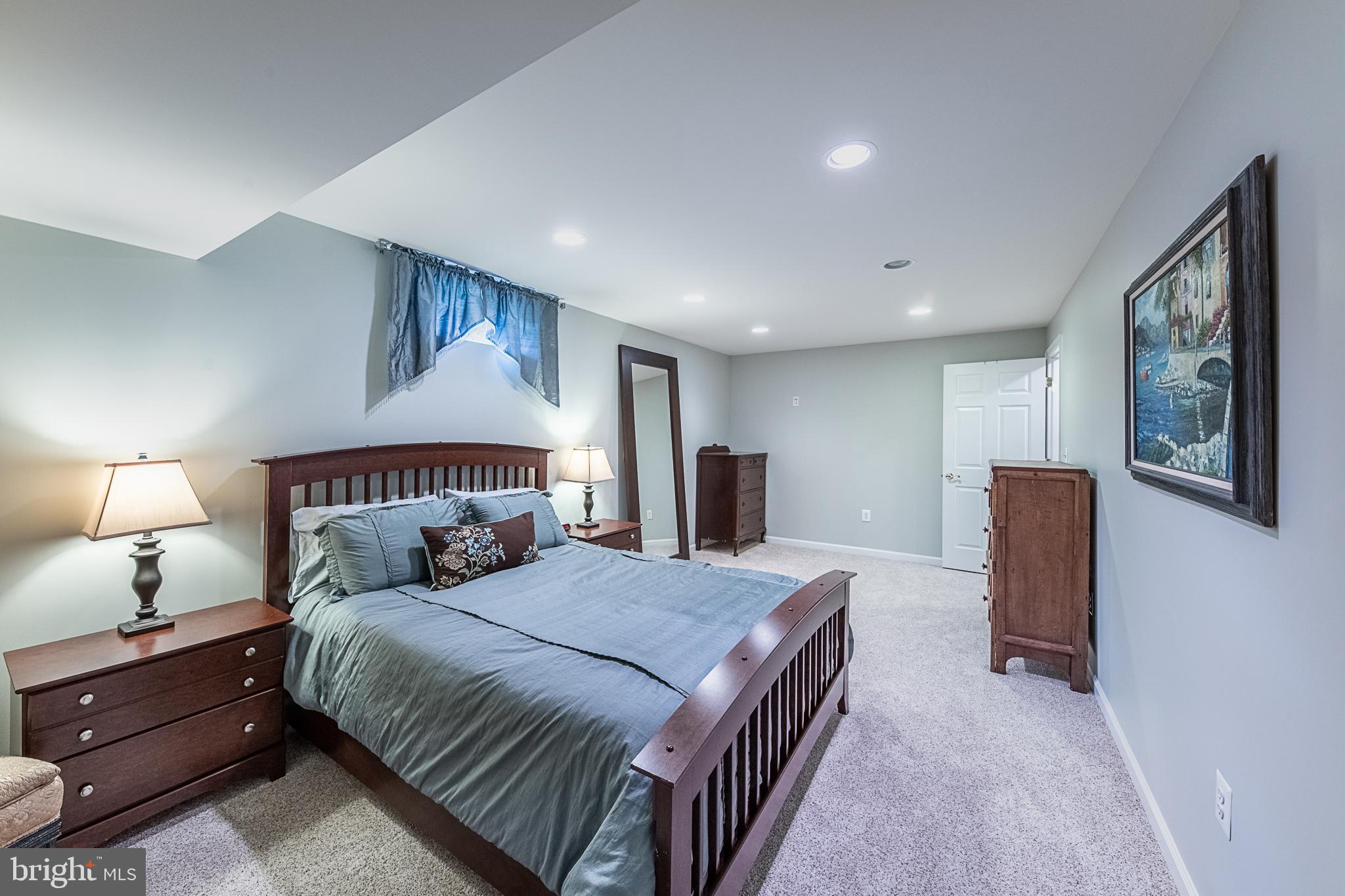 ASHBURN STATION - Residential