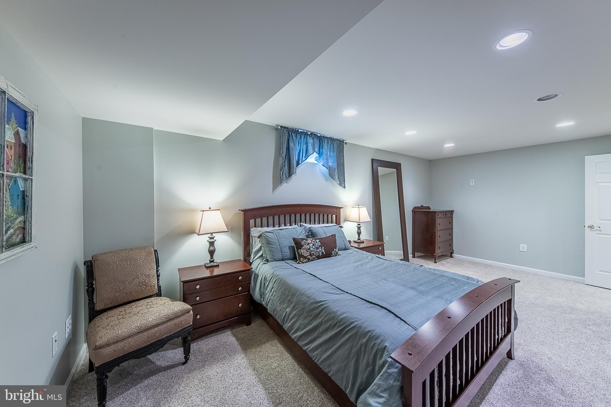 ASHBURN STATION - Residential