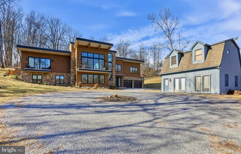 222 VAUGHNDOM WAY MARTINSBURG WV 25404