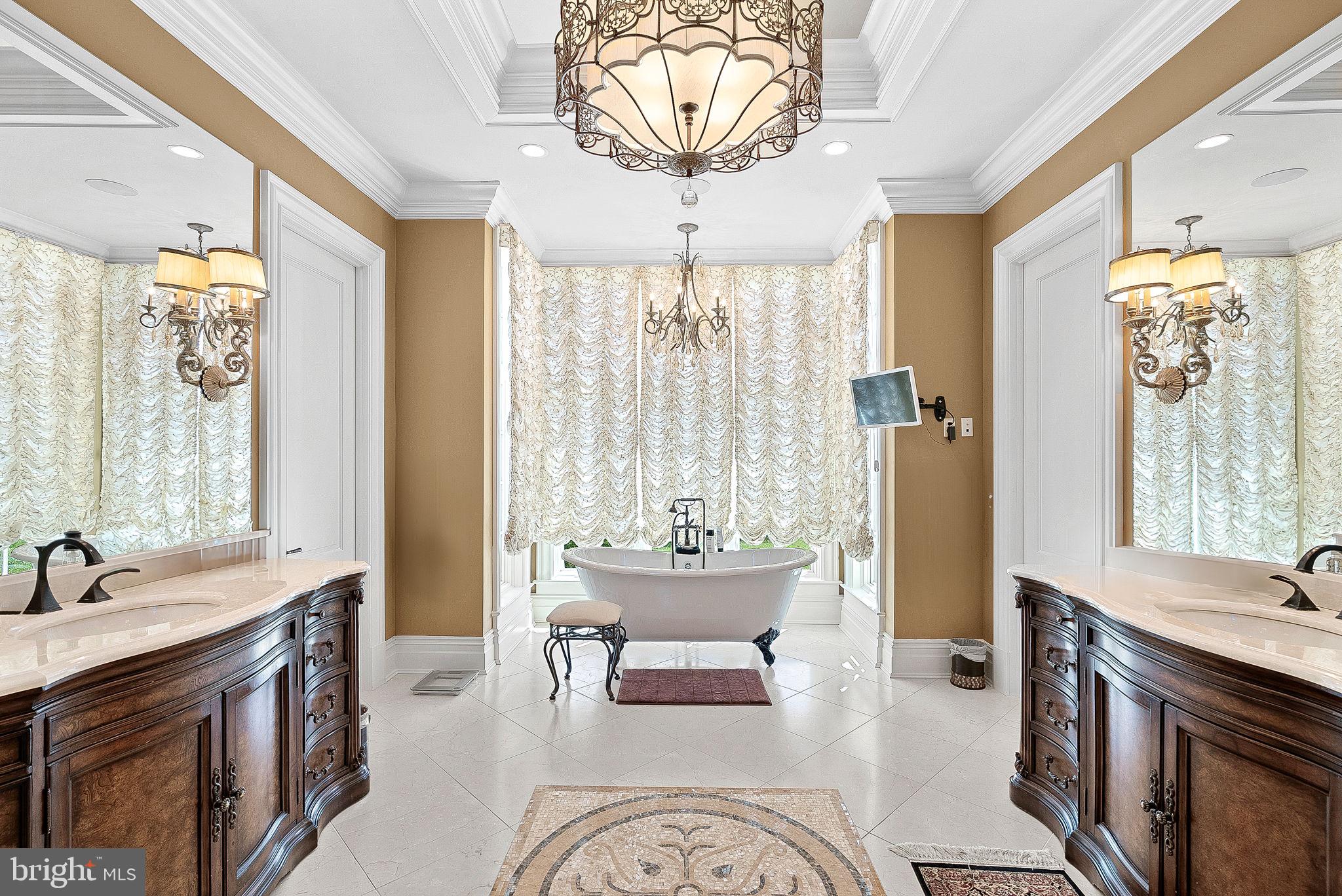 CREIGHTON FARMS - Residential