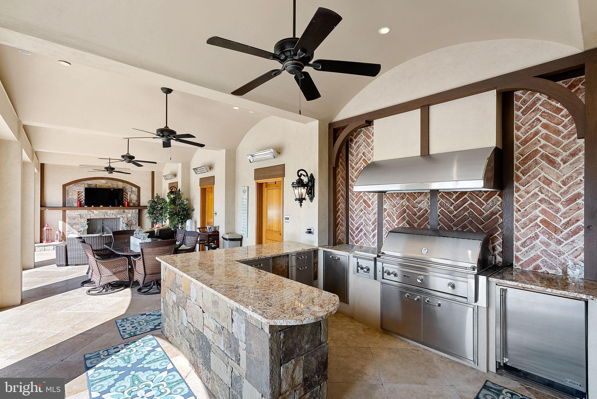 CREIGHTON FARMS - Residential