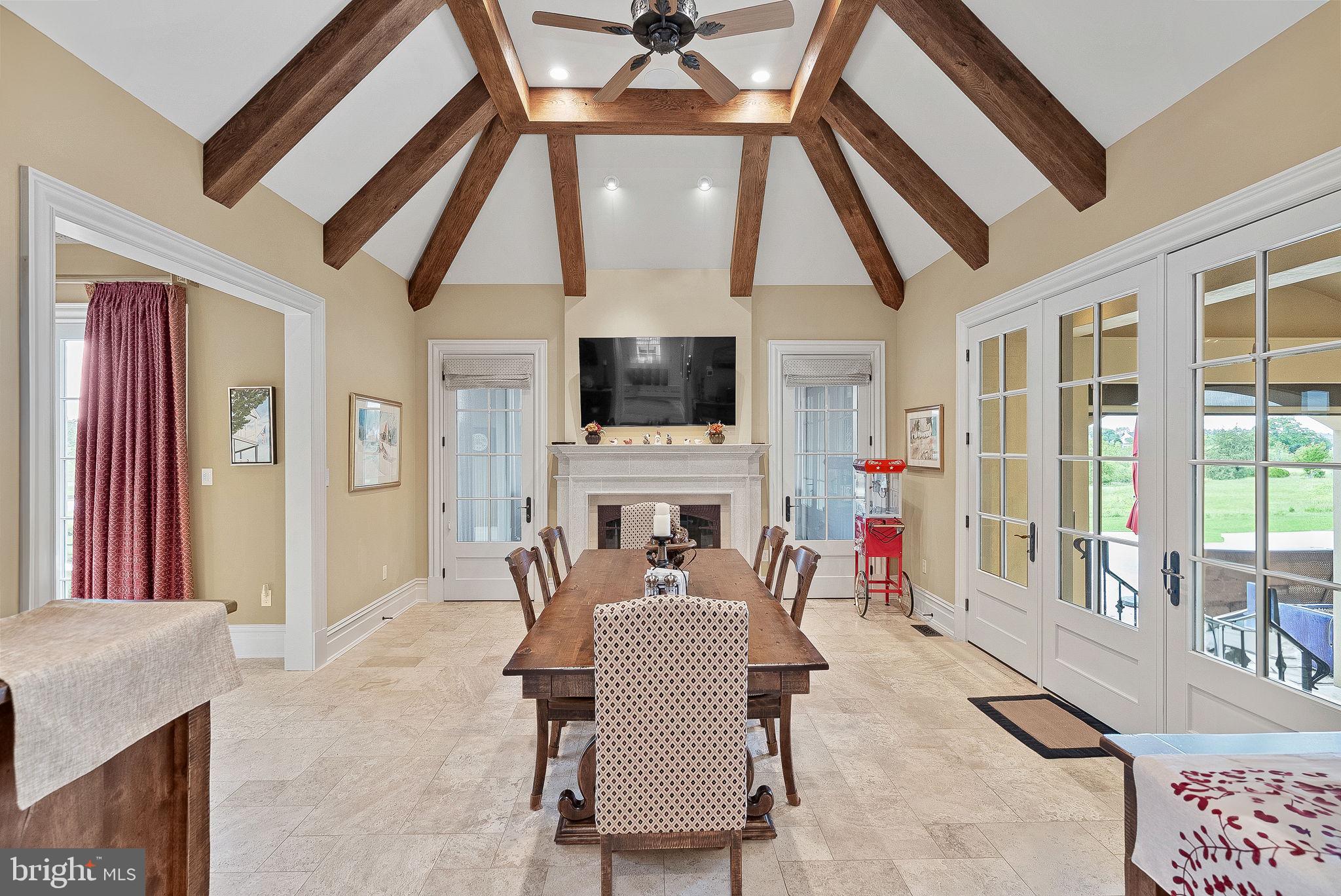 CREIGHTON FARMS - Residential