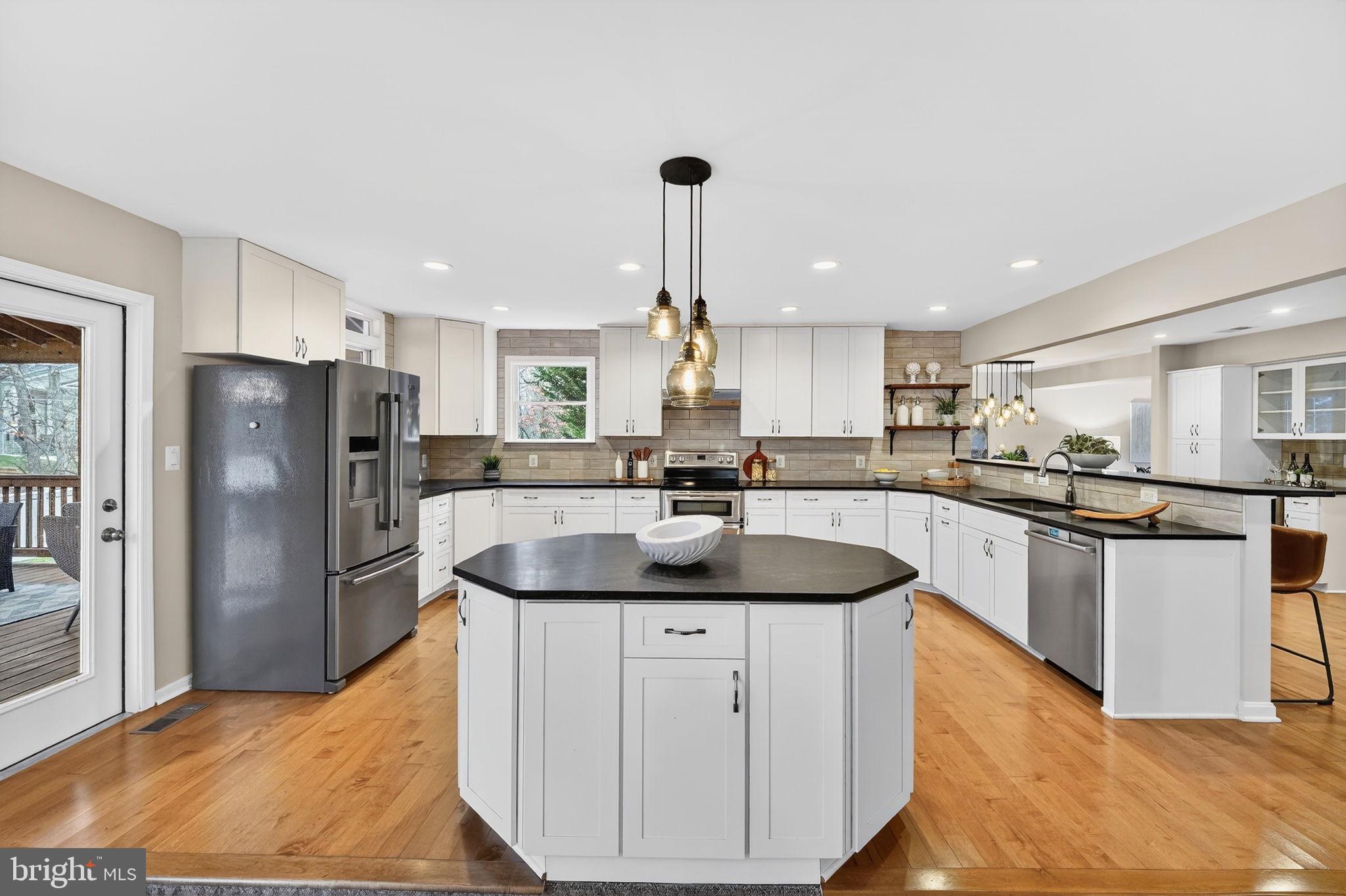 LEIGH WOODS - Residential