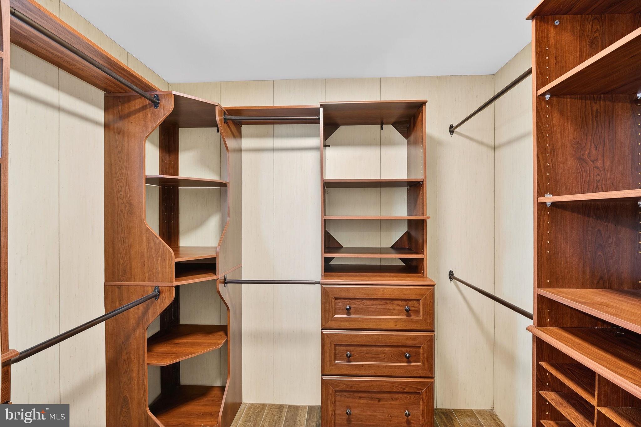 LEIGH WOODS - Residential