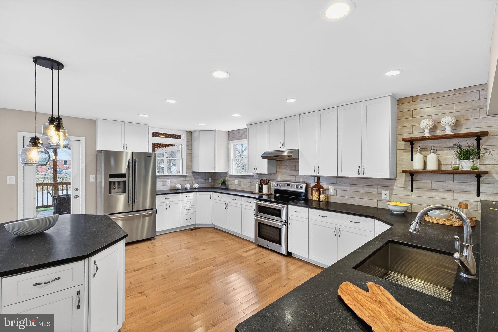 LEIGH WOODS - Residential