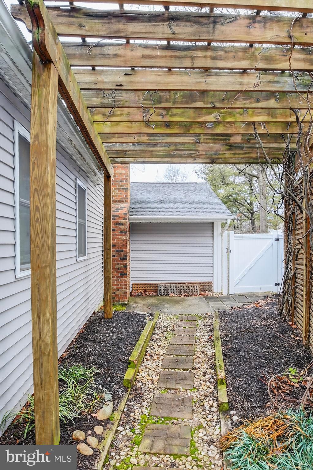 LEIGH WOODS - Residential