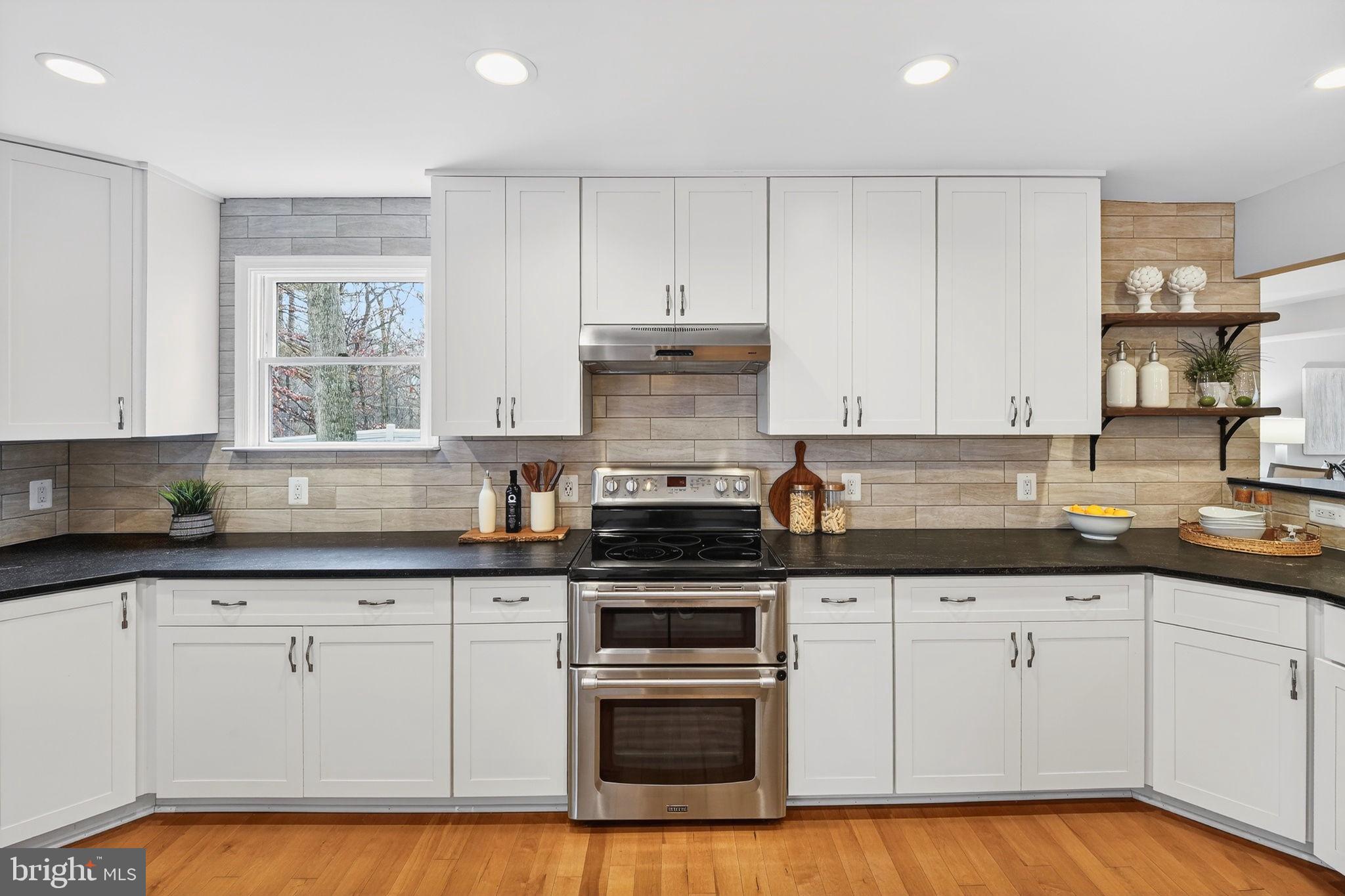 LEIGH WOODS - Residential