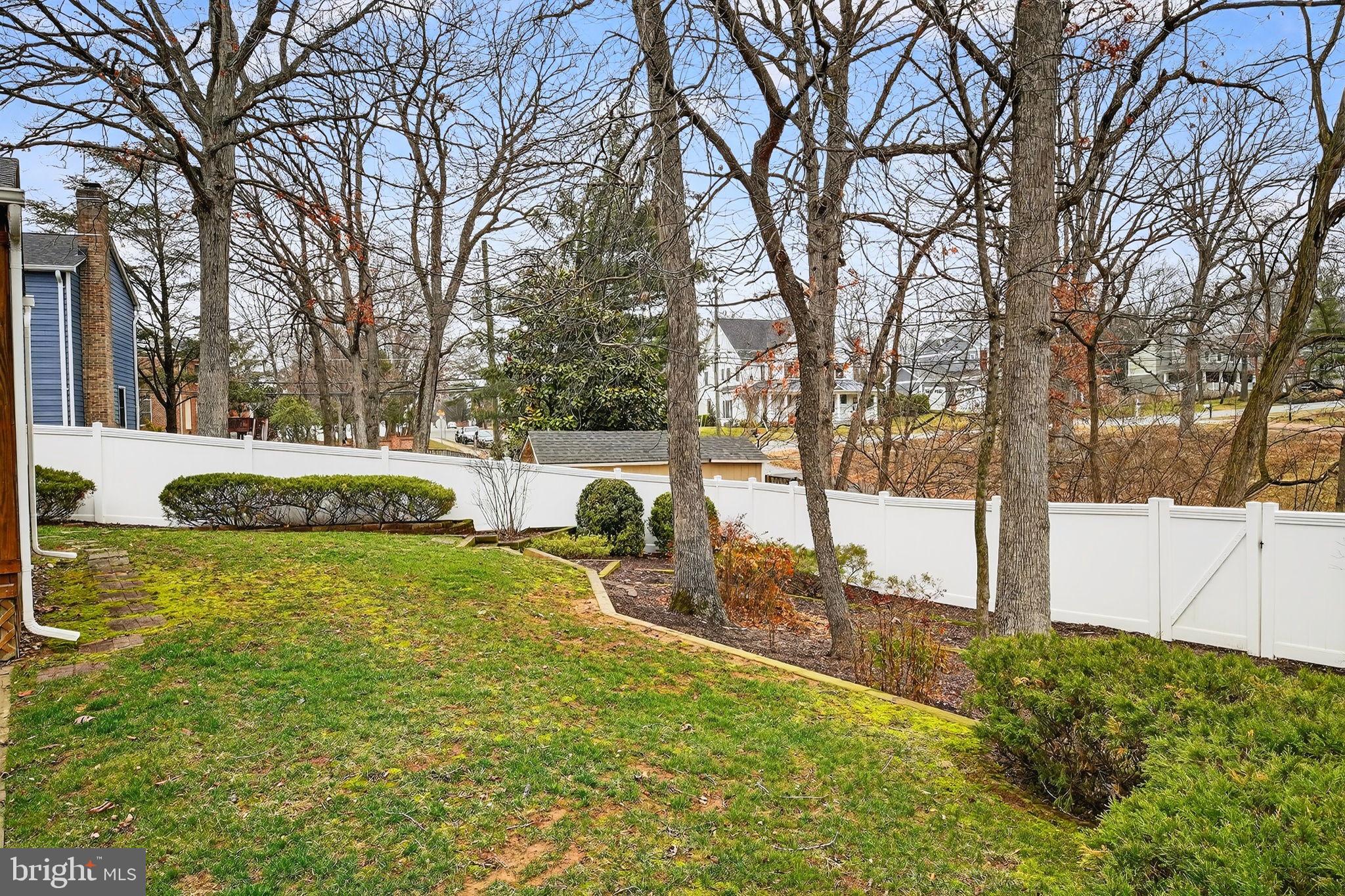 LEIGH WOODS - Residential