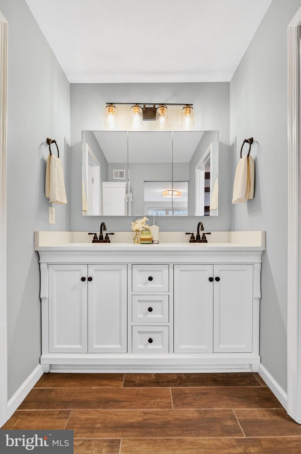 LEIGH WOODS - Residential