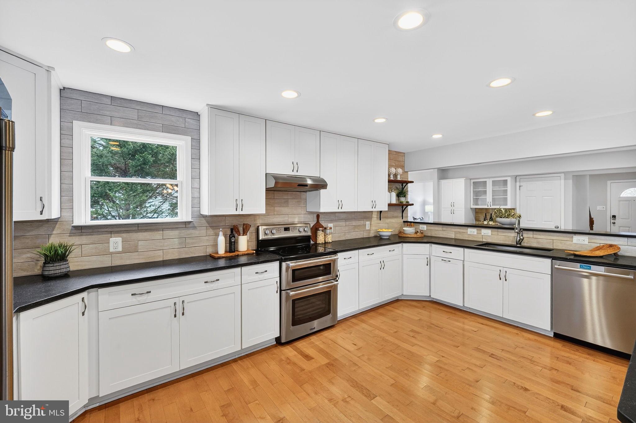 LEIGH WOODS - Residential