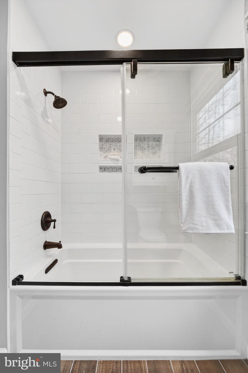 LEIGH WOODS - Residential