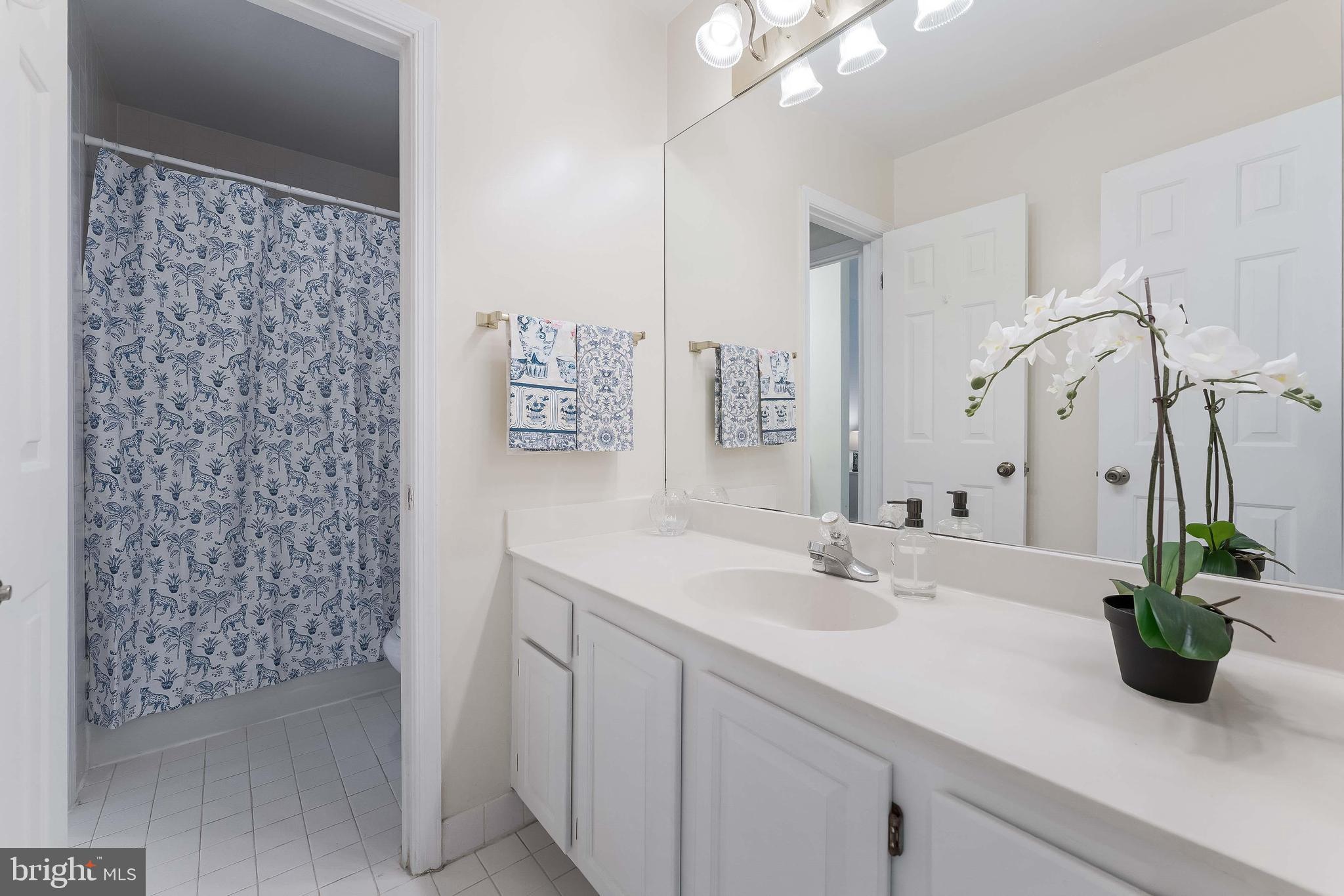 POTOMAC OUTSIDE - Residential