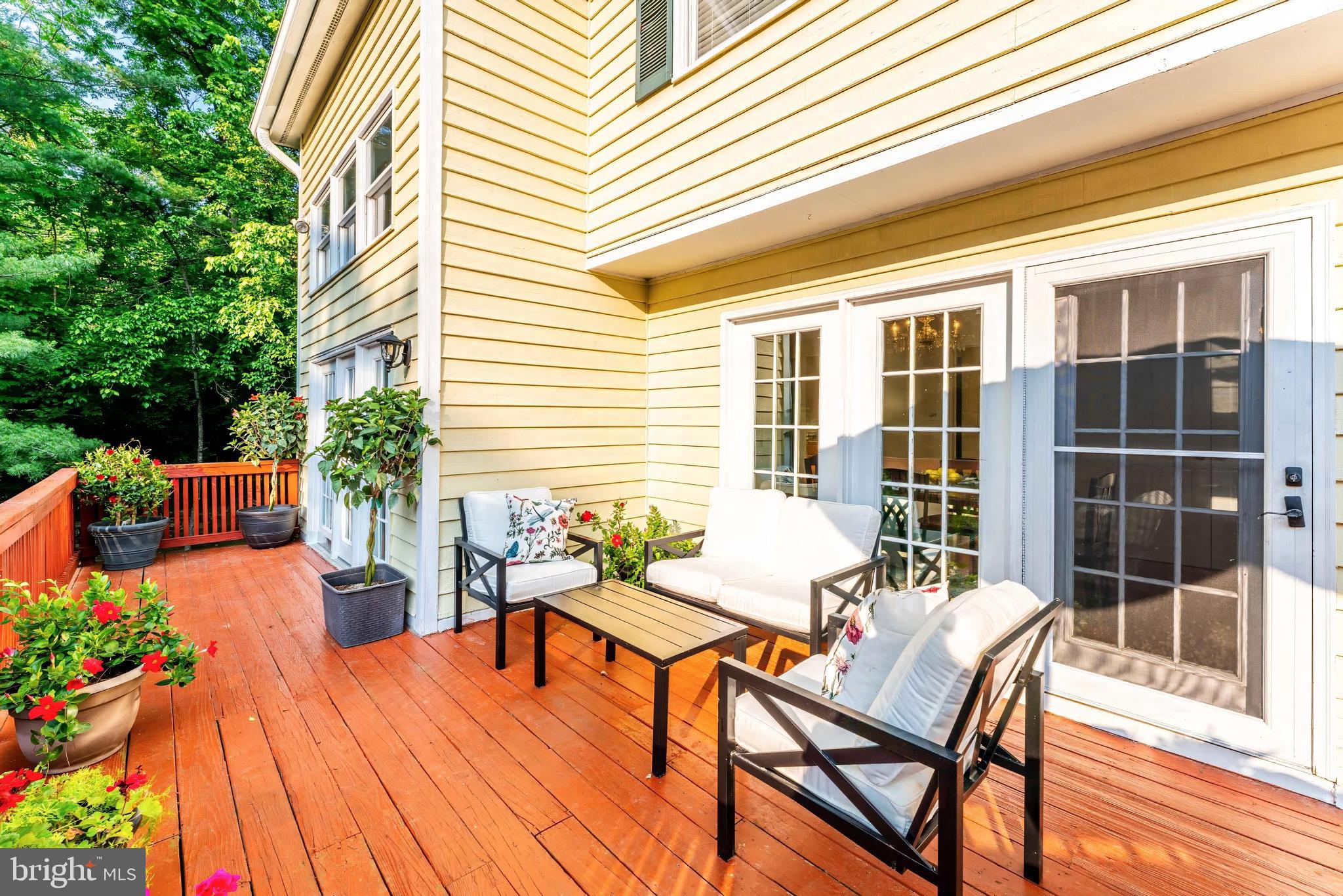 POTOMAC OUTSIDE - Residential