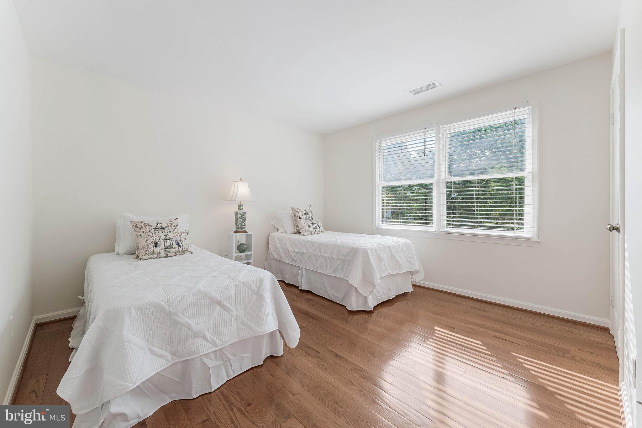 POTOMAC OUTSIDE - Residential