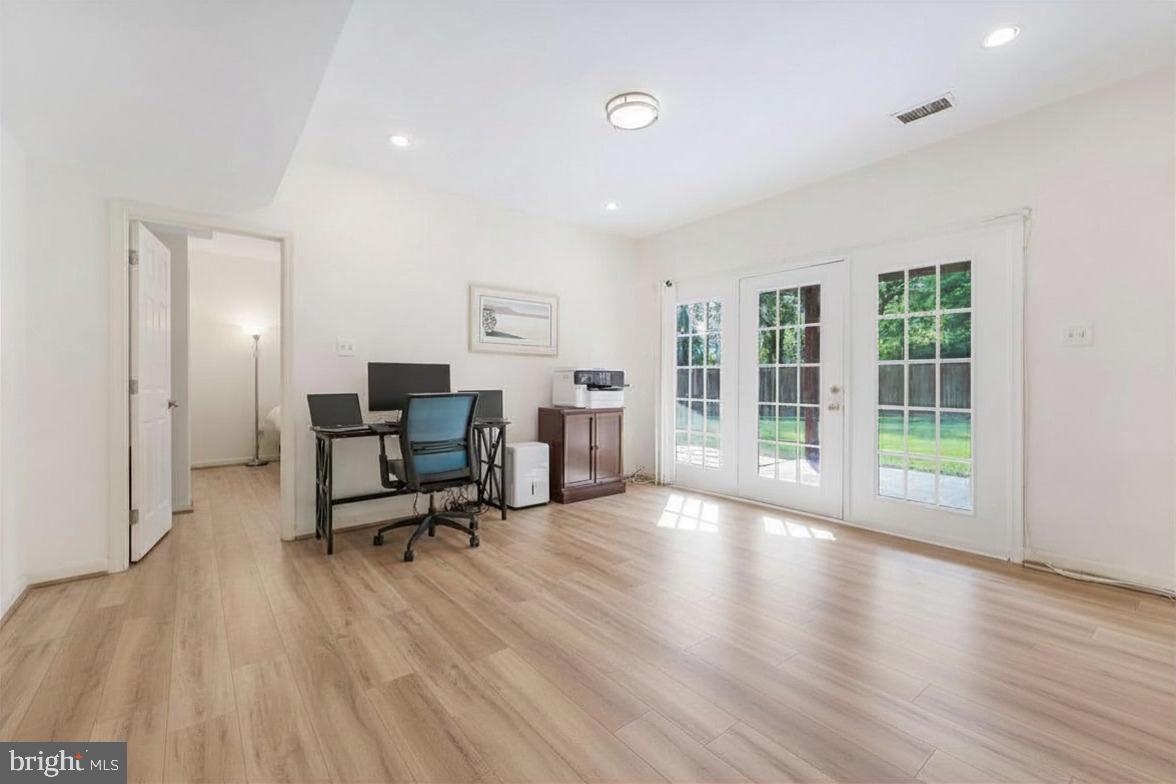 POTOMAC OUTSIDE - Residential
