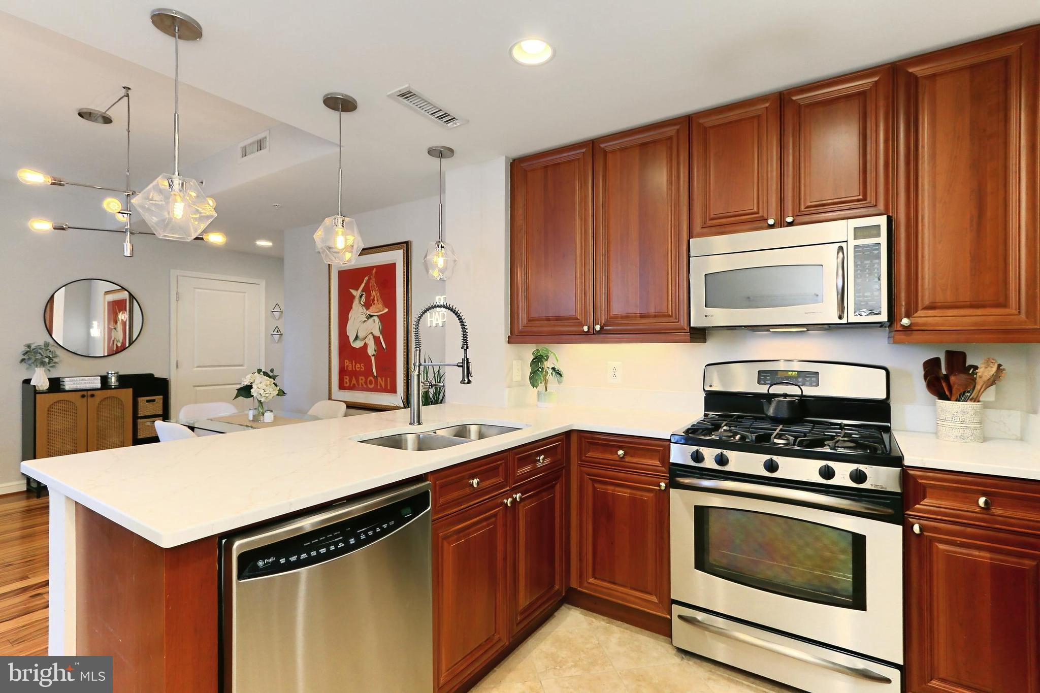 MIDTOWN AT RESTON TOWN CENTER - Residential