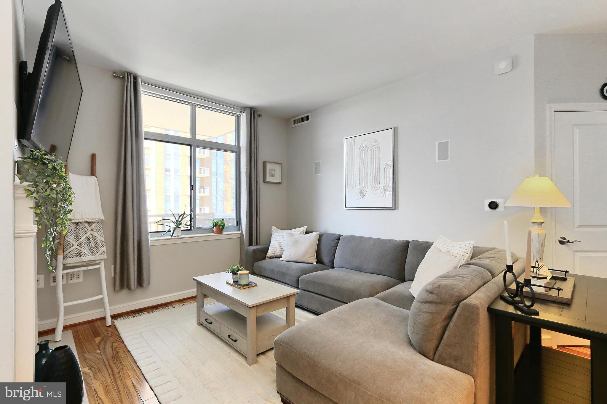 MIDTOWN AT RESTON TOWN CENTER - Residential