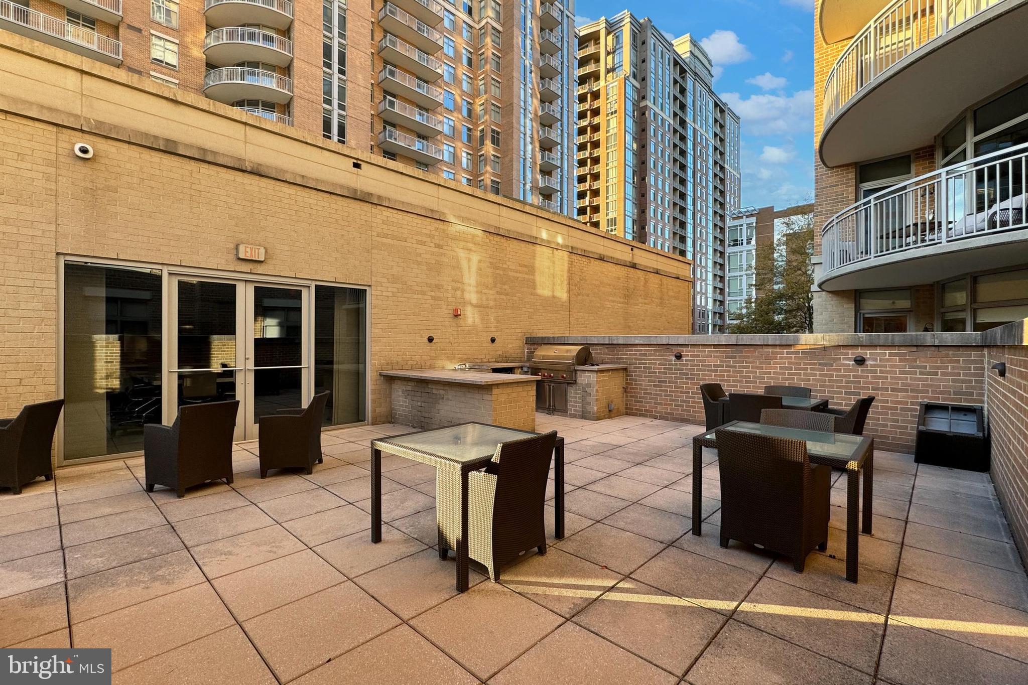 MIDTOWN AT RESTON TOWN CENTER - Residential