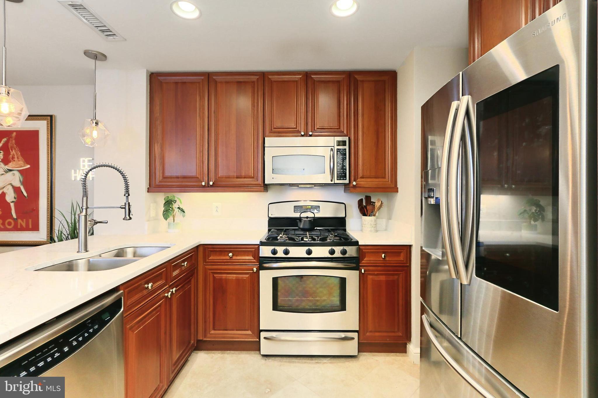 MIDTOWN AT RESTON TOWN CENTER - Residential