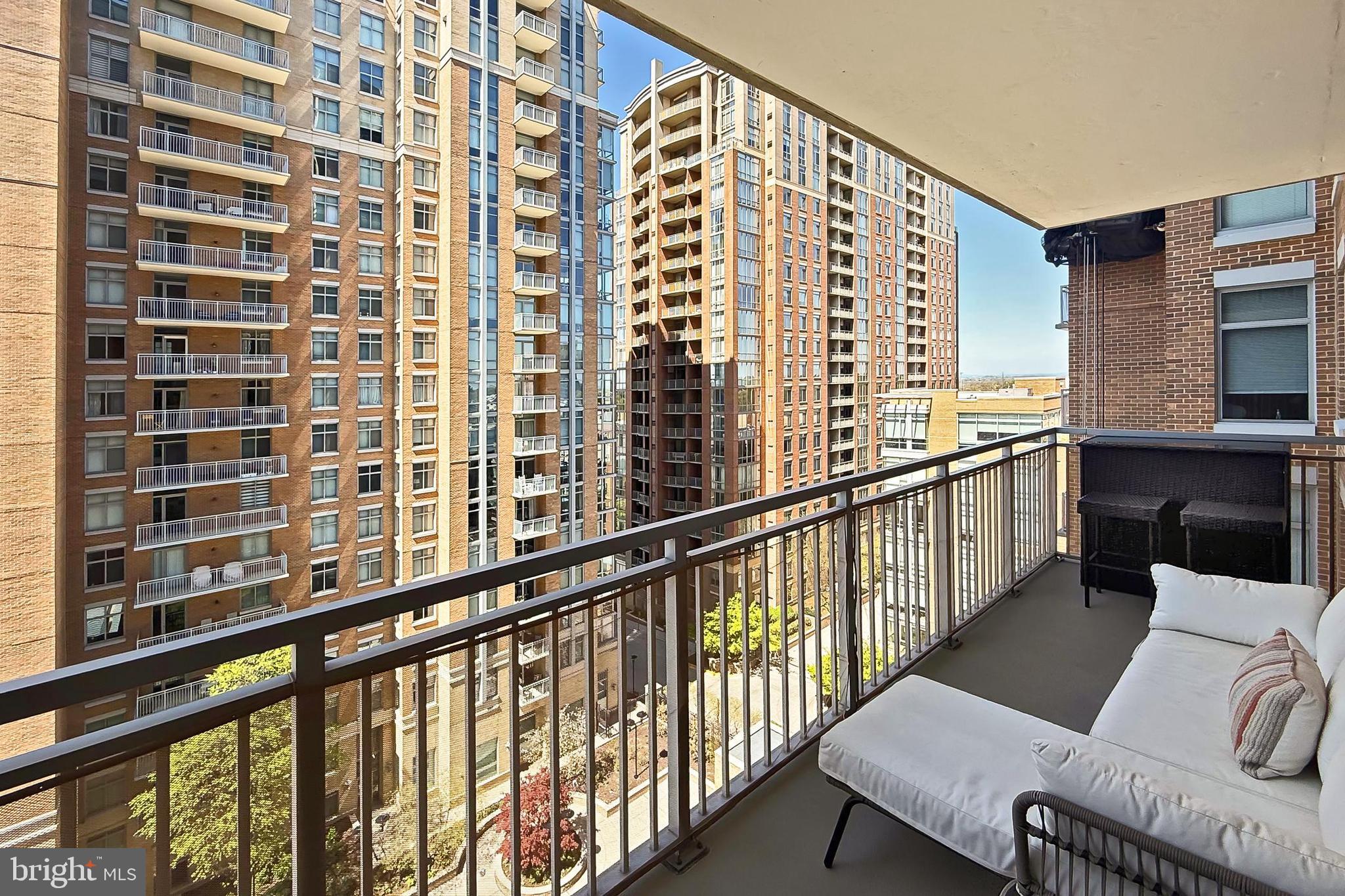 MIDTOWN AT RESTON TOWN CENTER - Residential