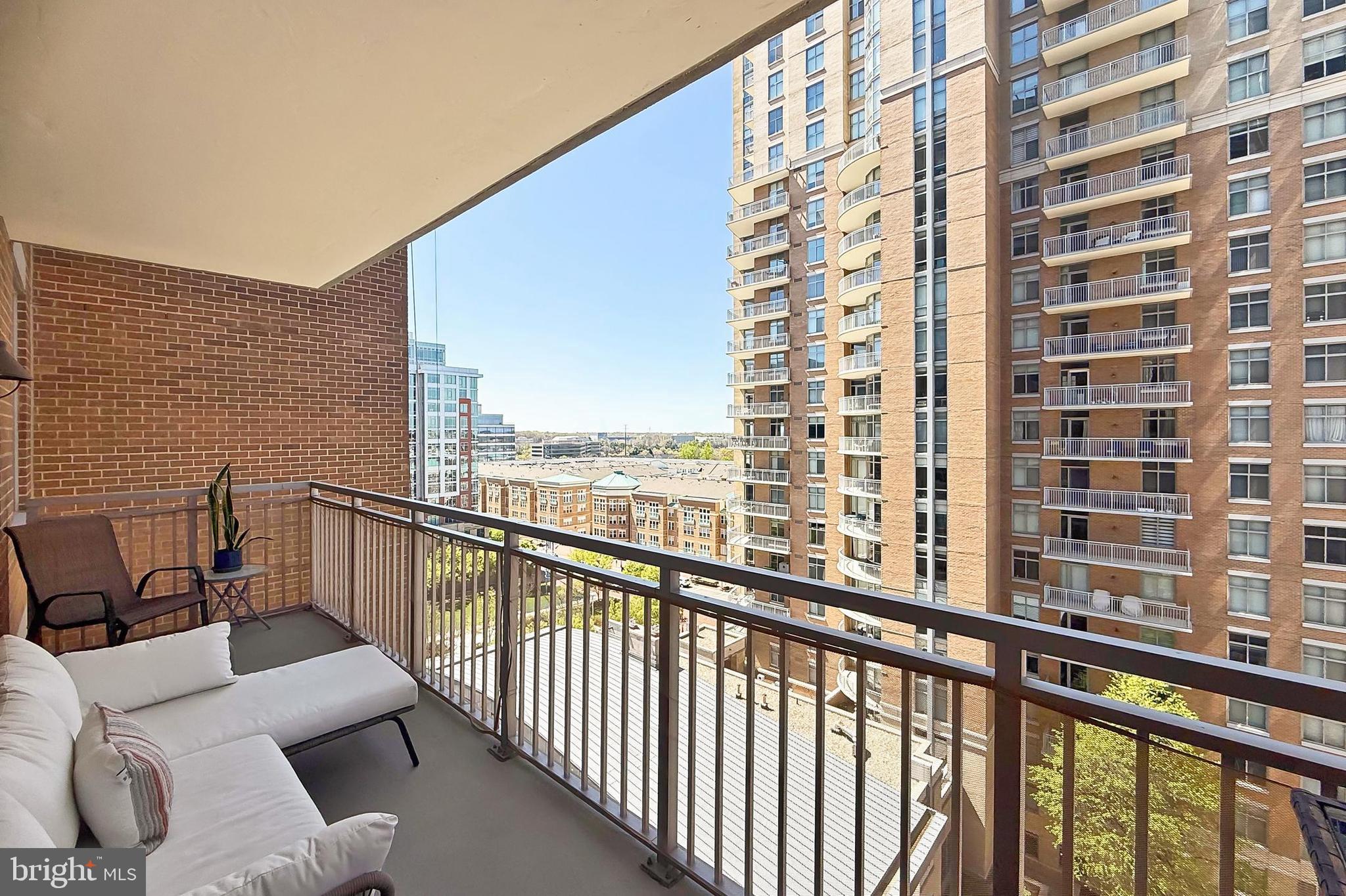 MIDTOWN AT RESTON TOWN CENTER - Residential