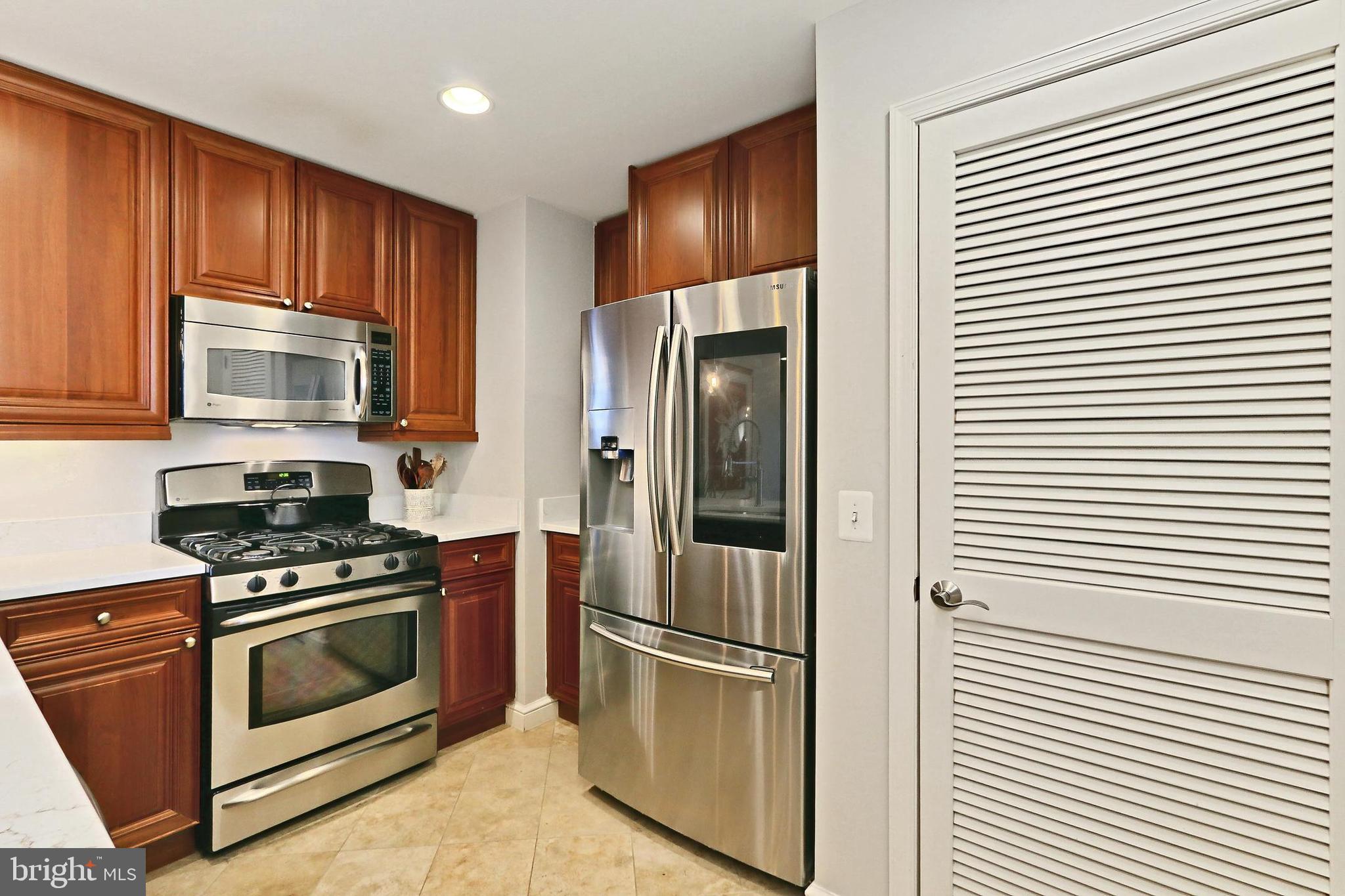 MIDTOWN AT RESTON TOWN CENTER - Residential