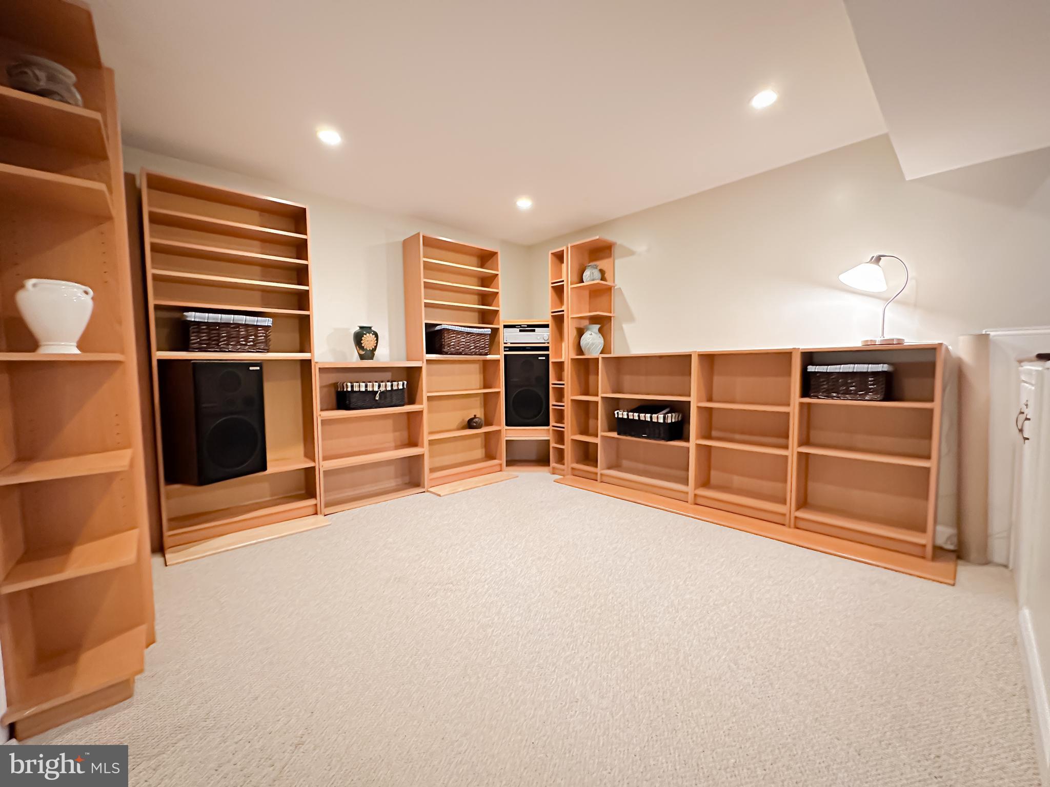 SHADY GROVE VILLAGE - Residential