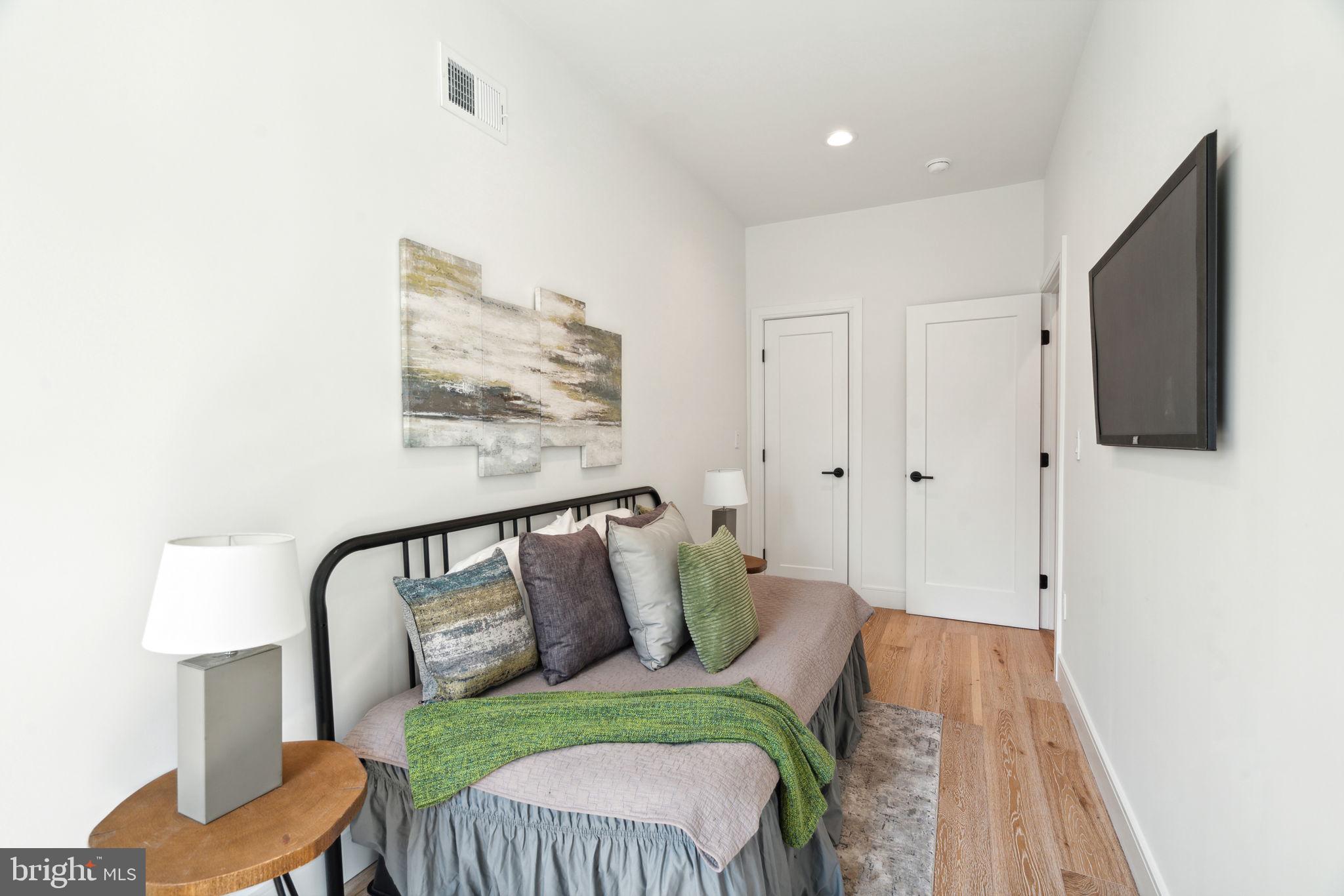 GRADUATE HOSPITAL - Residential