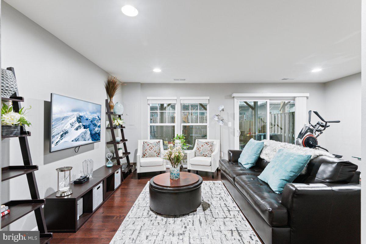 VICTORY LAKES - Residential