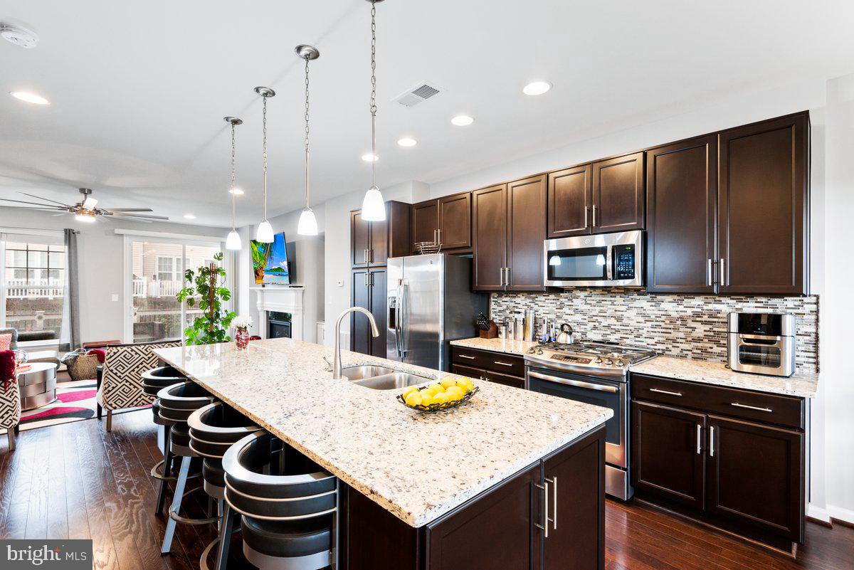 VICTORY LAKES - Residential