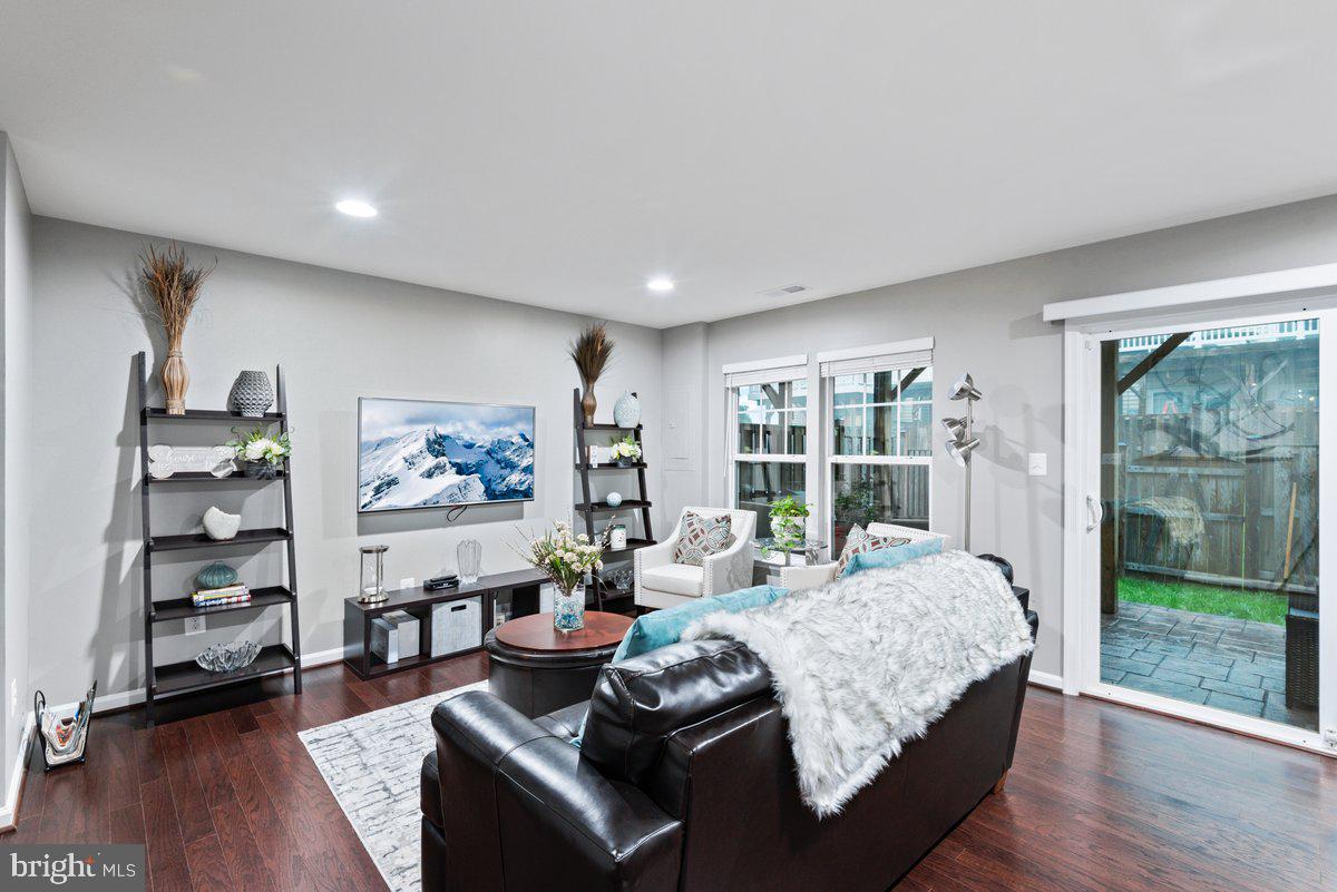 VICTORY LAKES - Residential