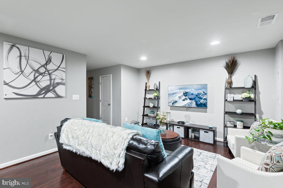 VICTORY LAKES - Residential