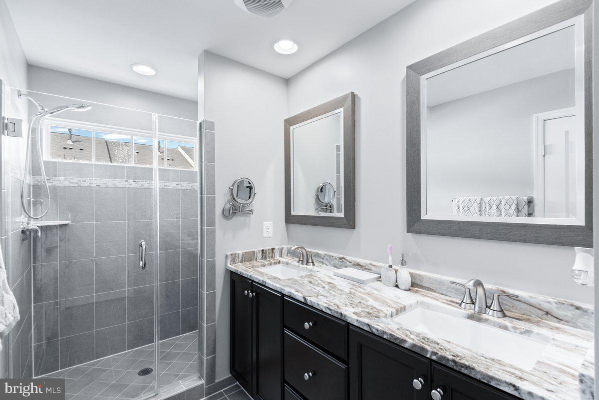 VICTORY LAKES - Residential