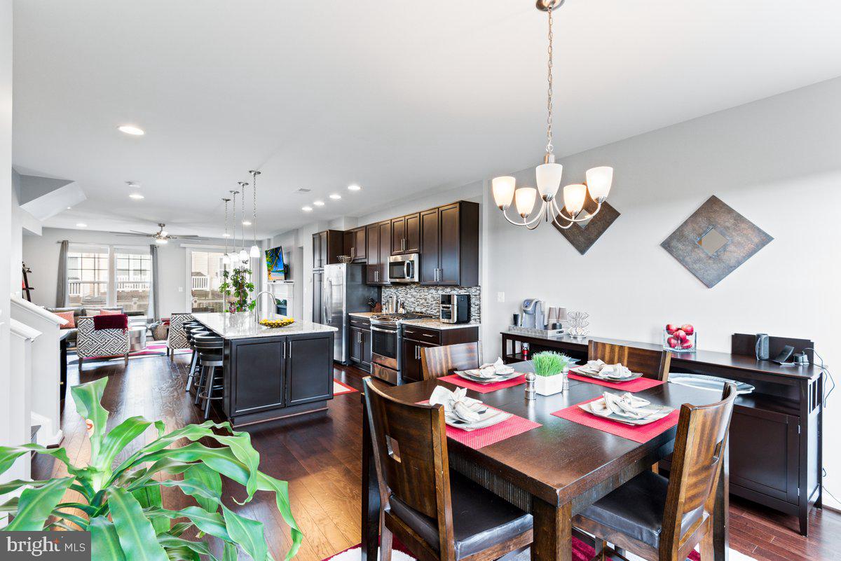 VICTORY LAKES - Residential