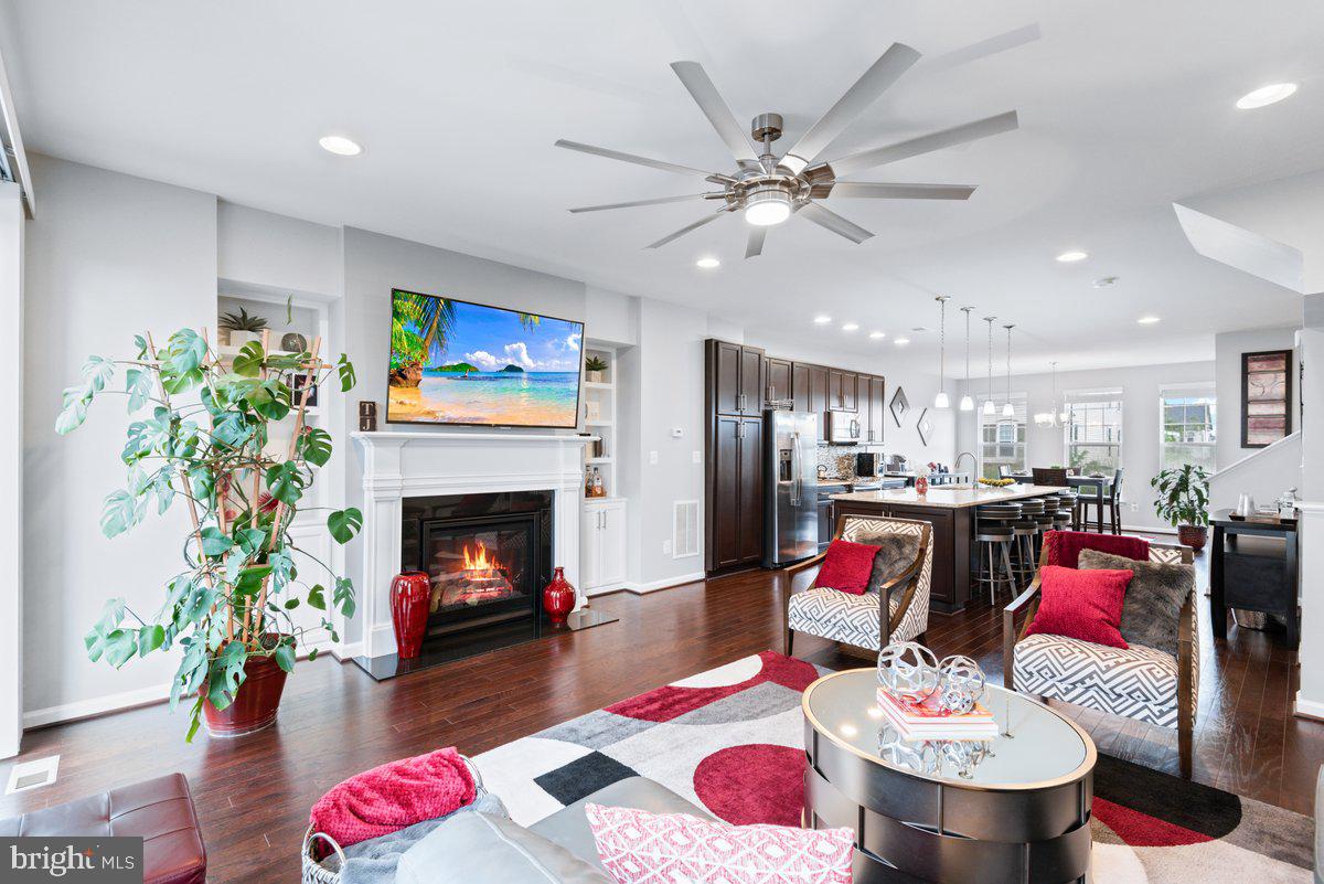 VICTORY LAKES - Residential