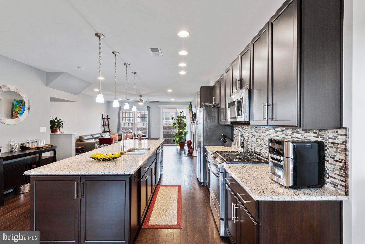 VICTORY LAKES - Residential