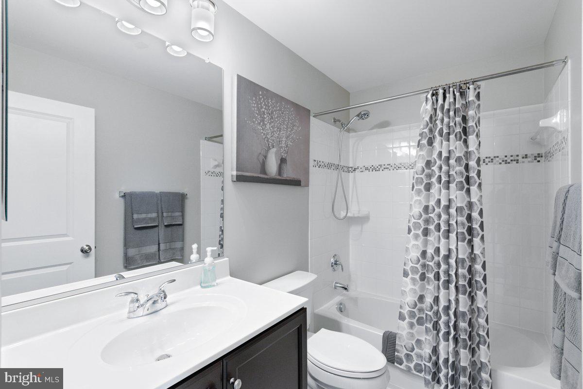 VICTORY LAKES - Residential